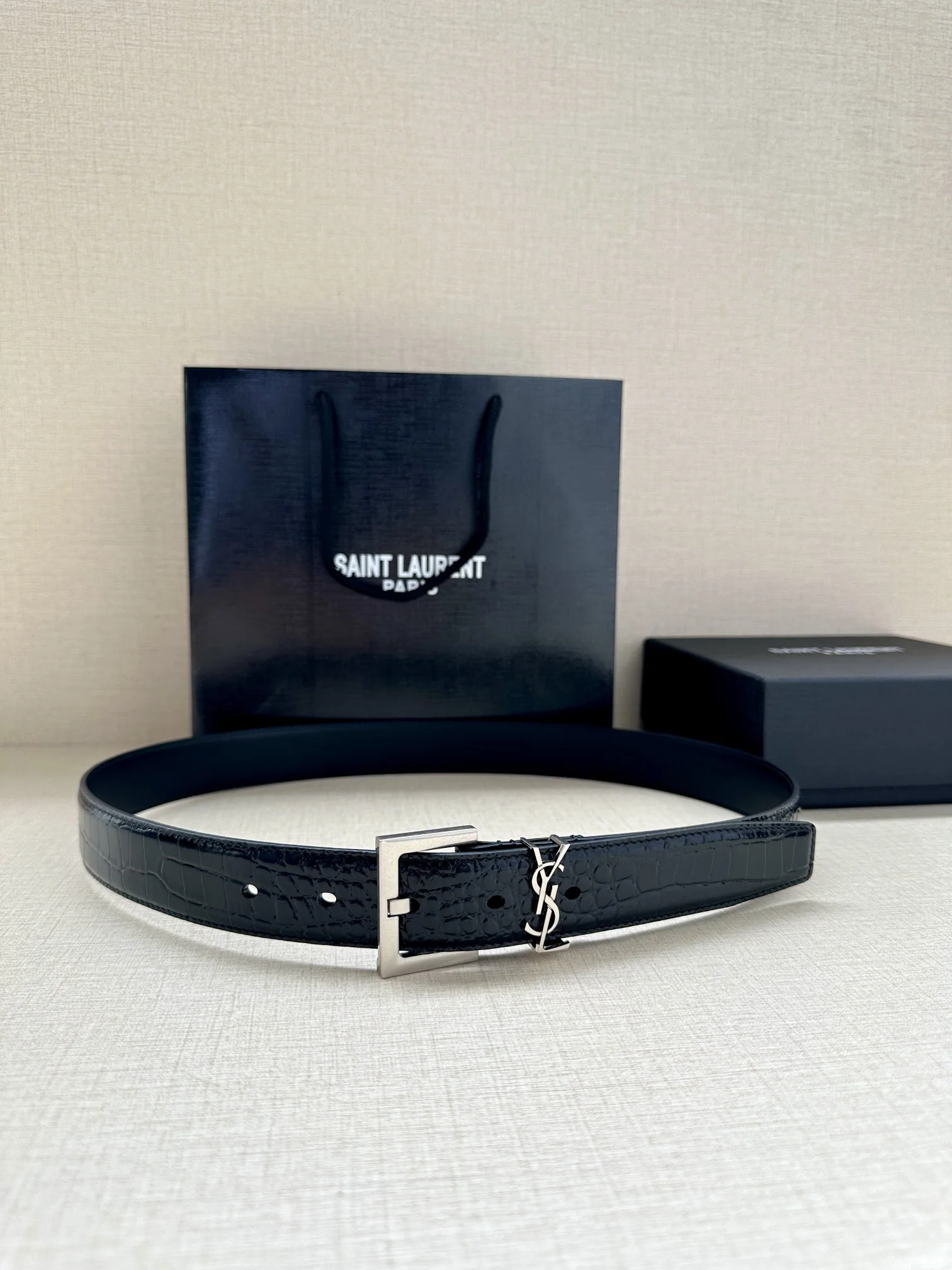 생로랑 YSL 모노그램 크로커다일 엠보싱 가죽 스퀘어 버클 벨트 상세 이미지 1