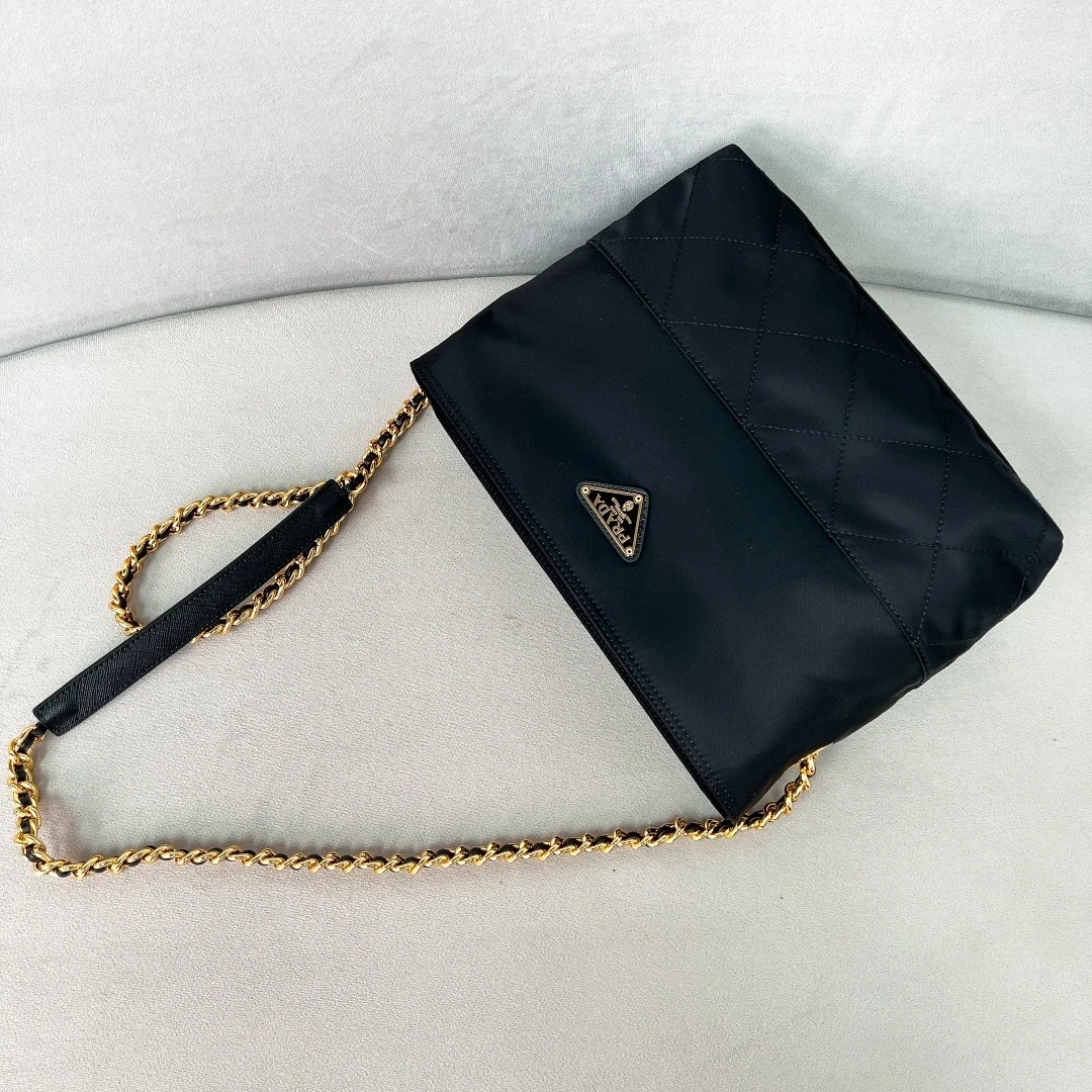 프라다 빈티지 블랙&골드 체인 숄더백 1BD645 상세 이미지 5