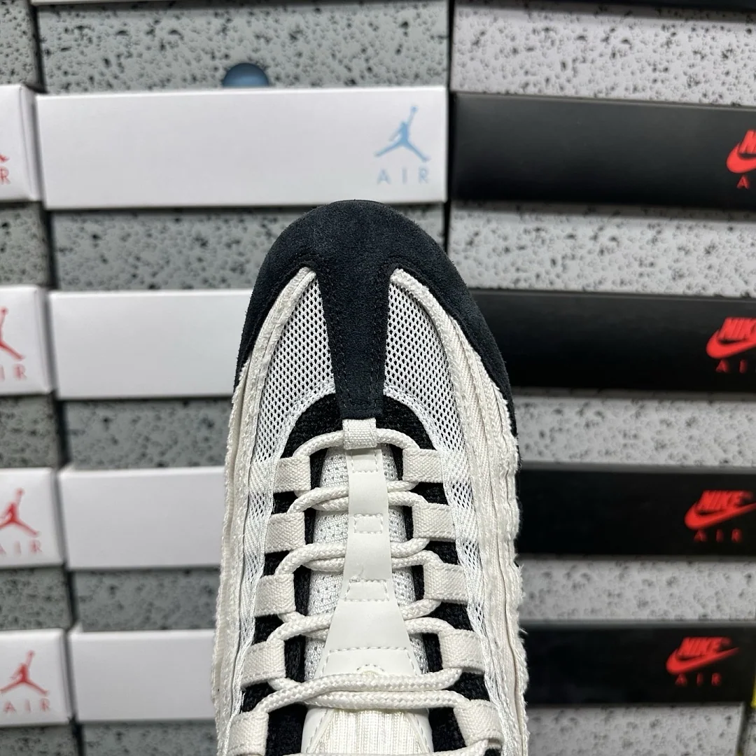 나이키 [KZ2.0] 에어 맥스 95 IO0284-010 201810 Nike Air Max 95 Big Bubble City Pack 상세 이미지 3