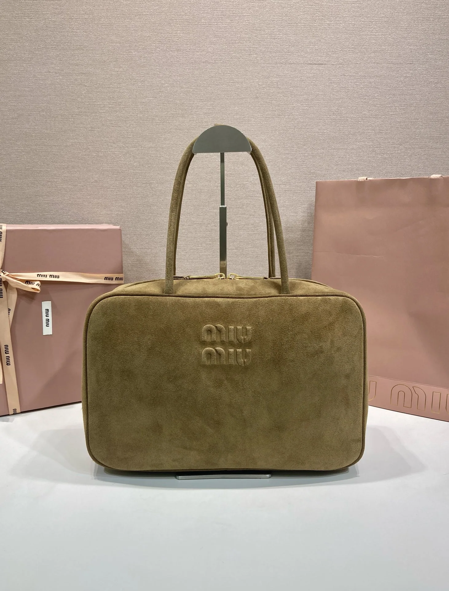 미우미우 스웨이드 라지 볼링백 5BB117