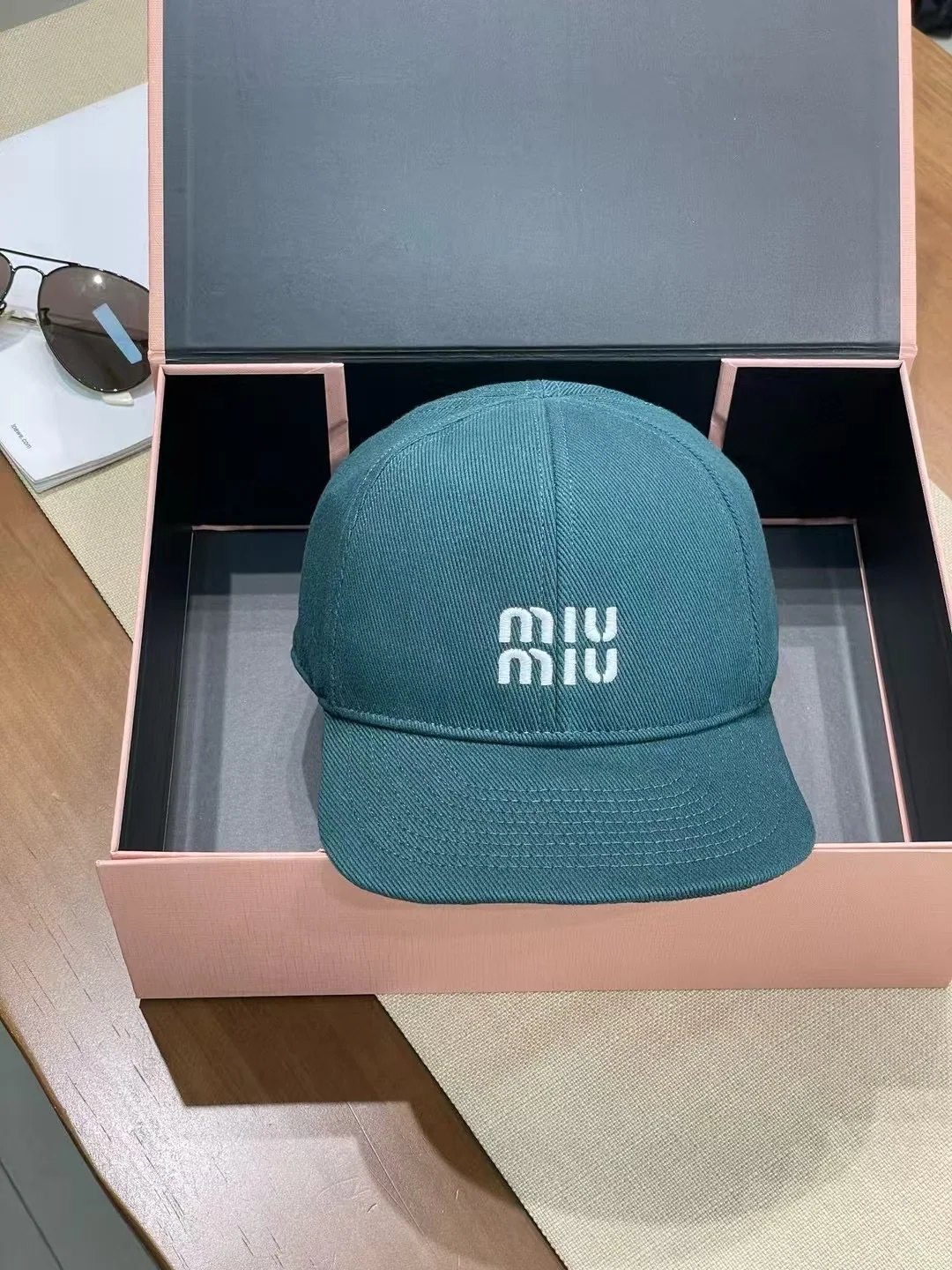 미우미우 드로스트링 베이스볼 모자 상세 이미지 1