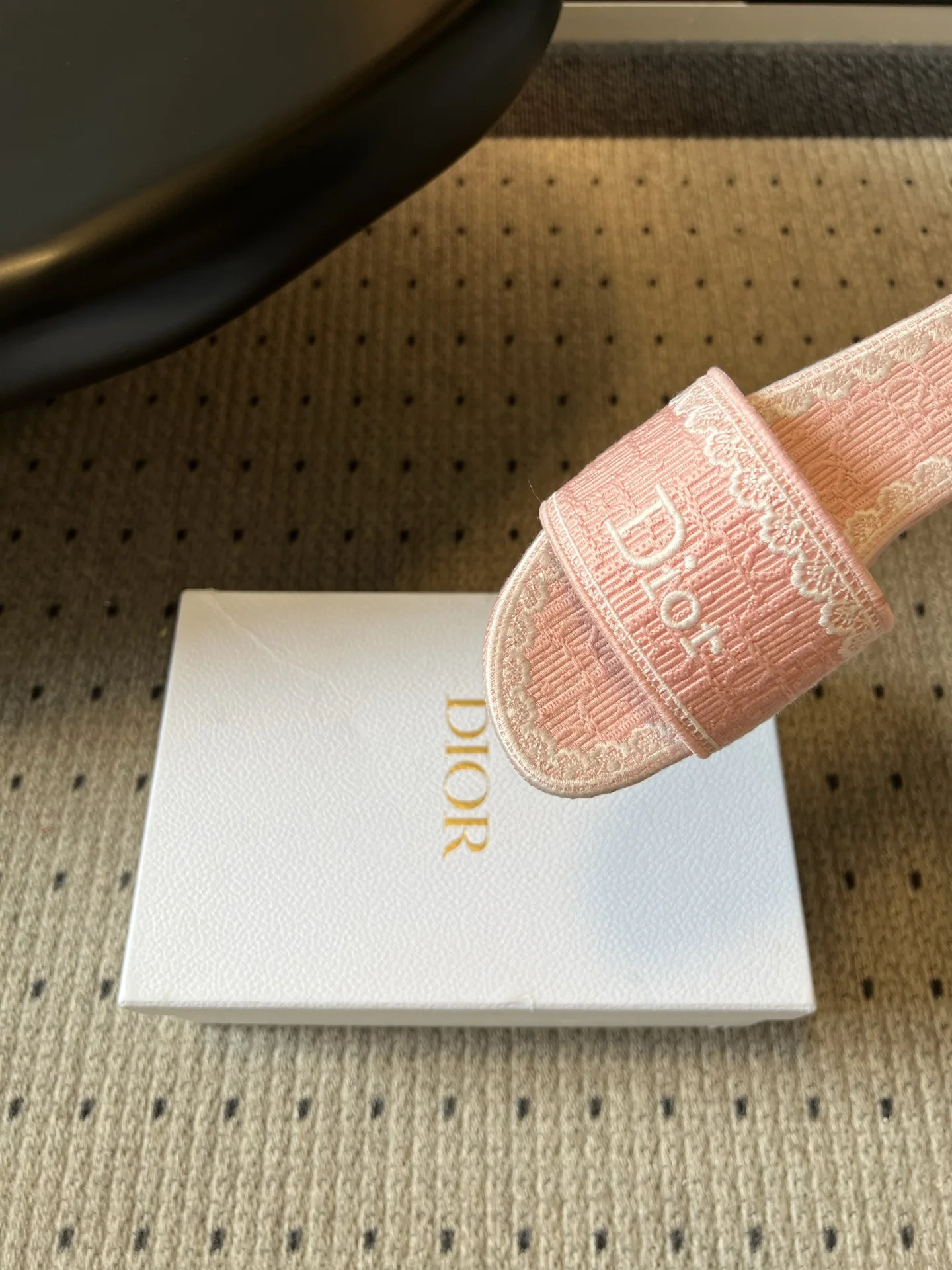디올 레이스 모노그램 플랫 샌들 상세 이미지 7