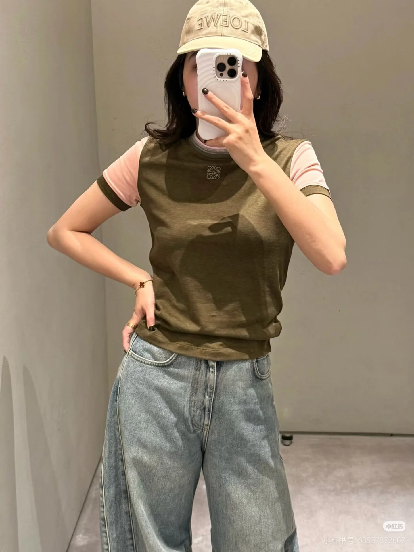 로에베 올리브그린 컬러 블록 반팔 티셔츠 상세 이미지 4