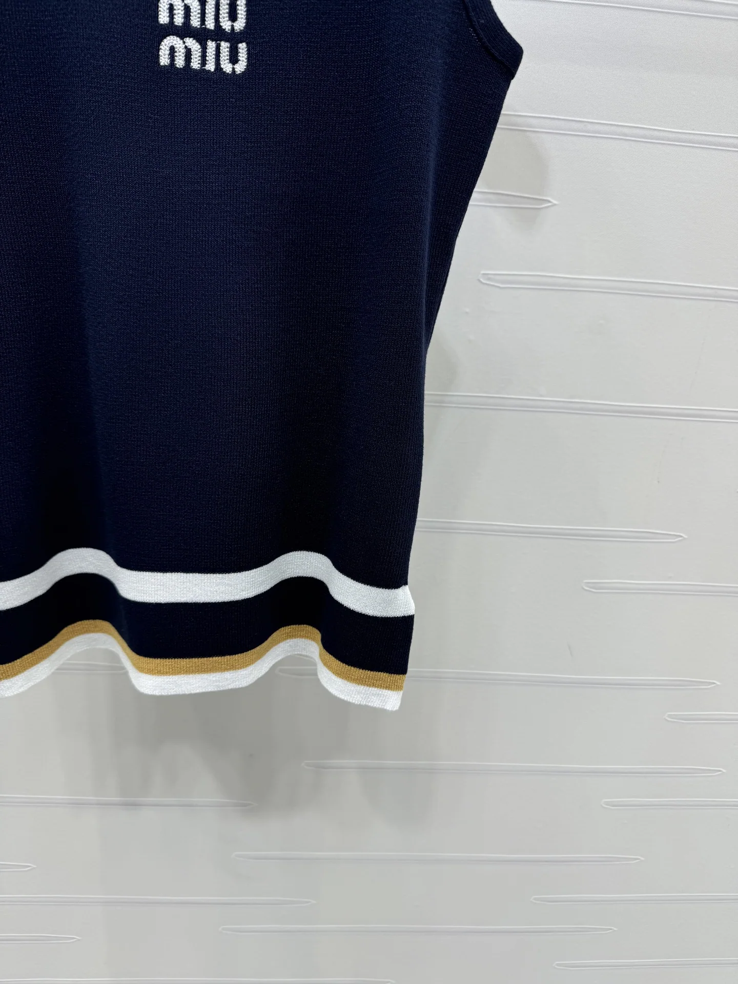 미우미우 여성 슬림핏 니트 민소매 베스트 상세 이미지 6