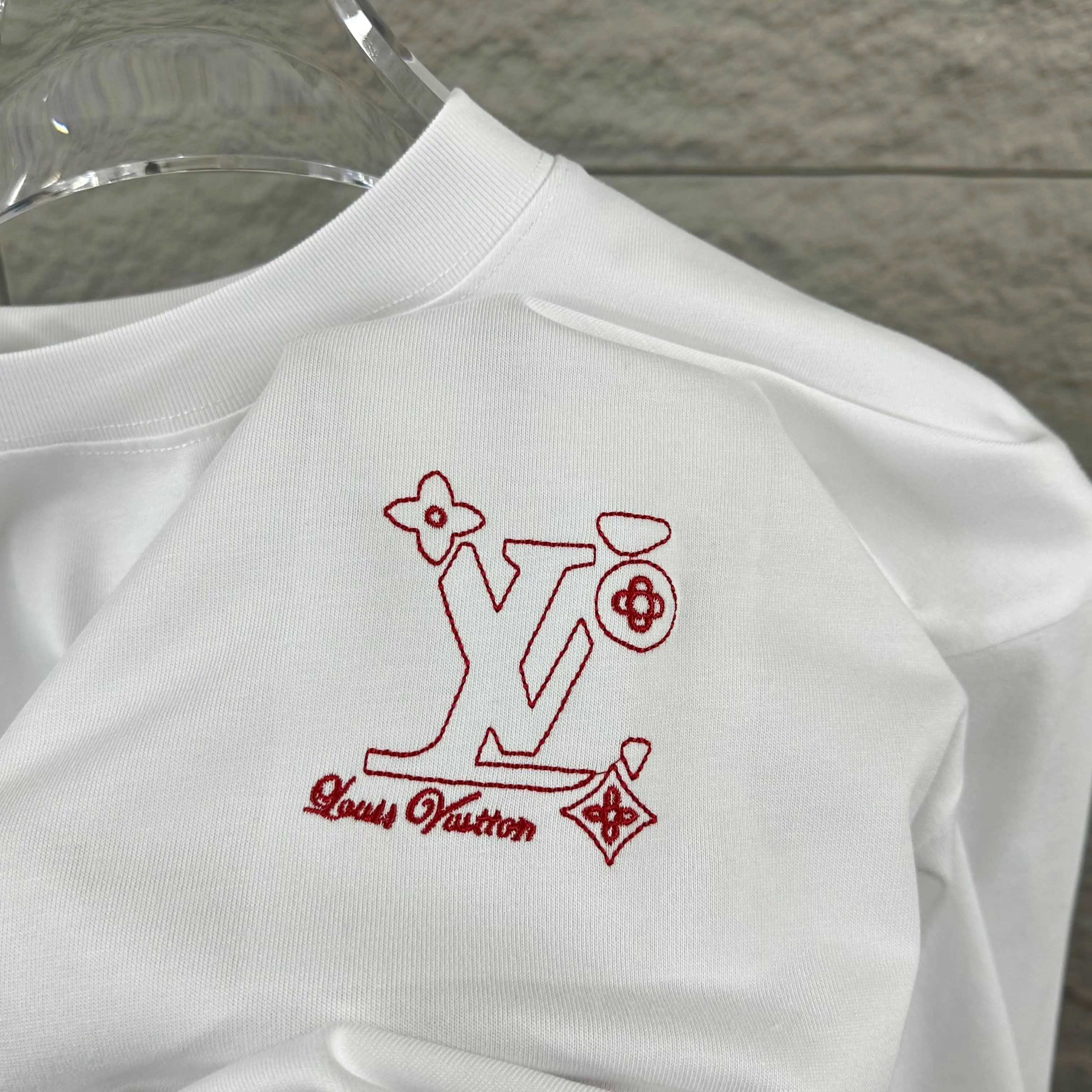 루이비통 대형 LV 레터 자수 반팔 티셔츠 남녀공용 상세 이미지 7