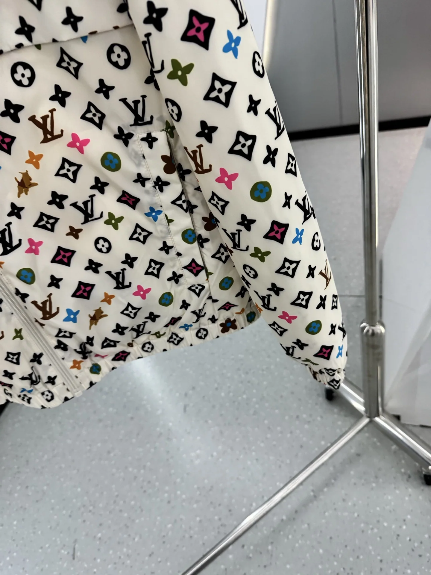 루이비통 모노그램 프린트 나일론 남성 자켓 상세 이미지 10