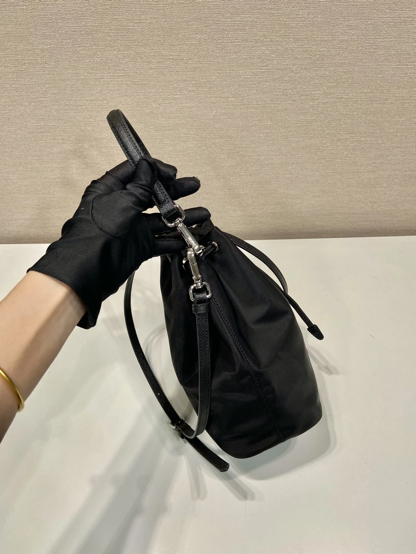 프라다 나일론 빈티지 버킷백 상세 이미지 4