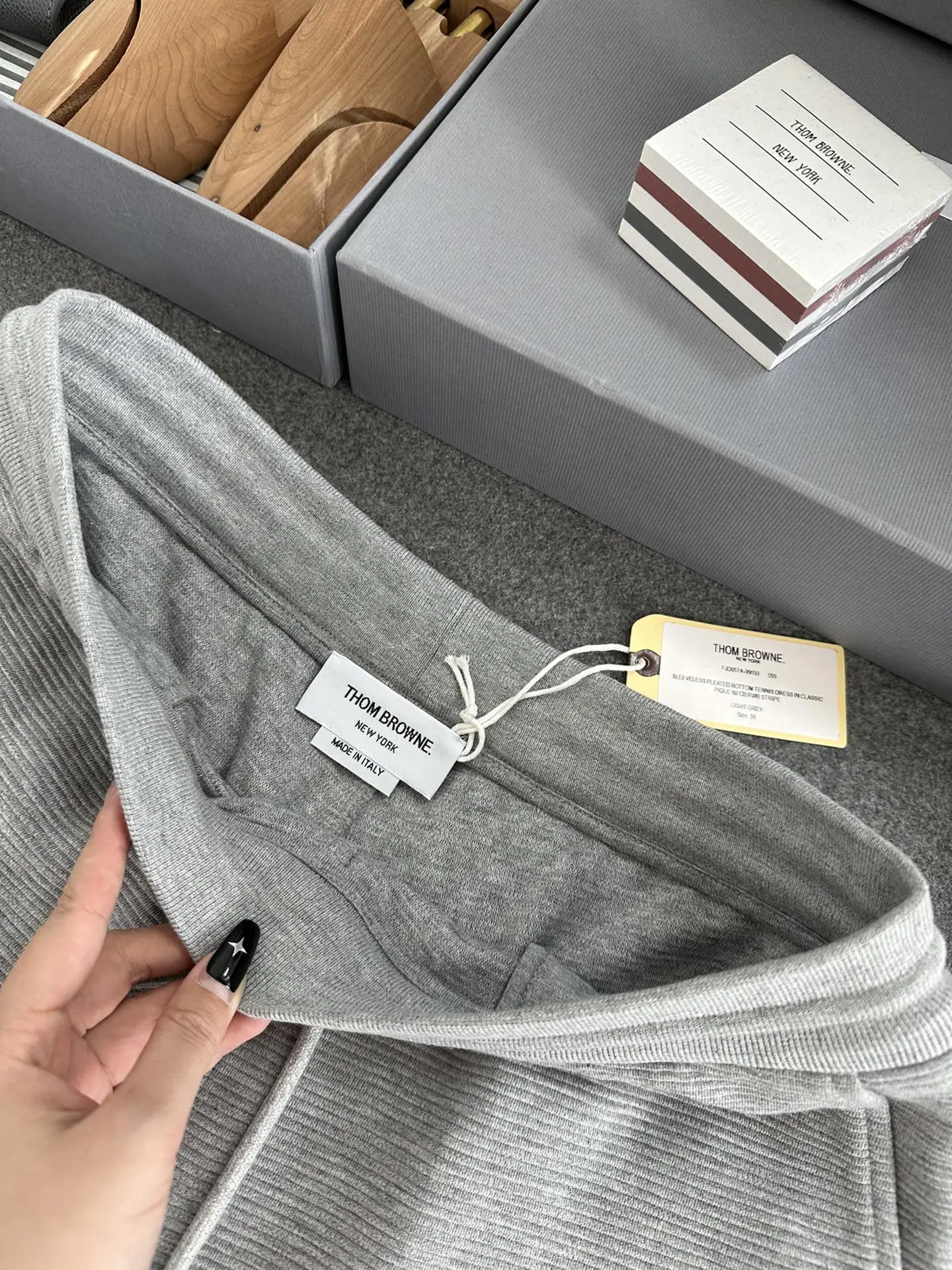 톰브라운 슬림핏 스포티 남성 반바지 상세 이미지 6