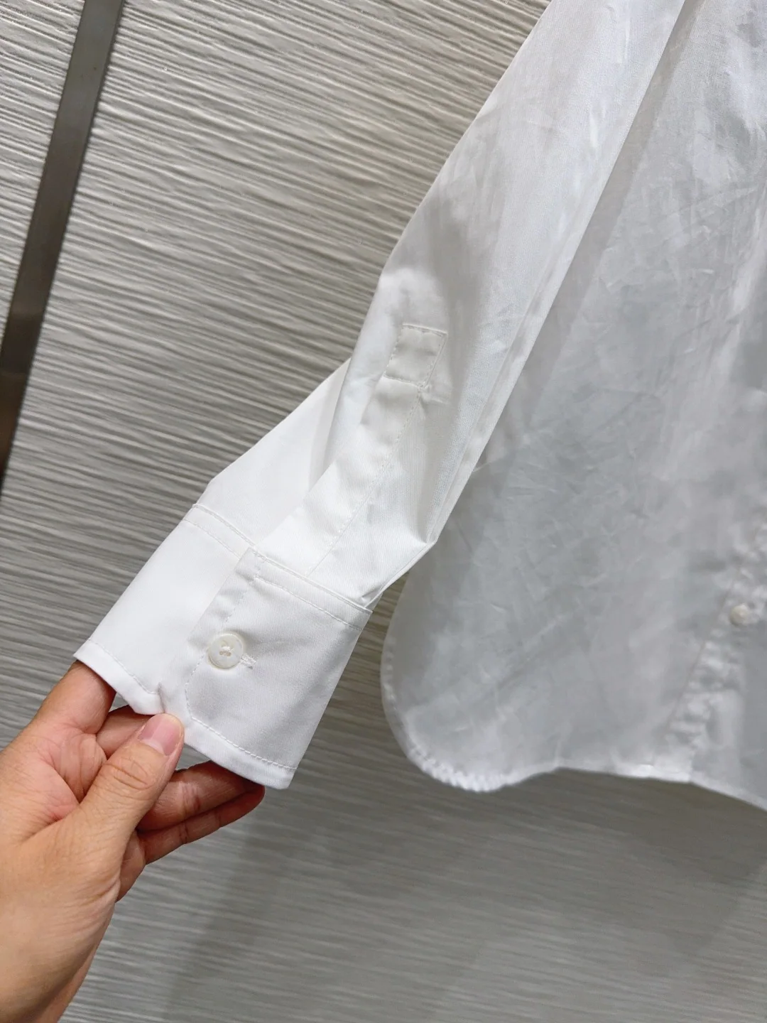 에르메스 절제된 디자인 여성 셔츠 상세 이미지 6