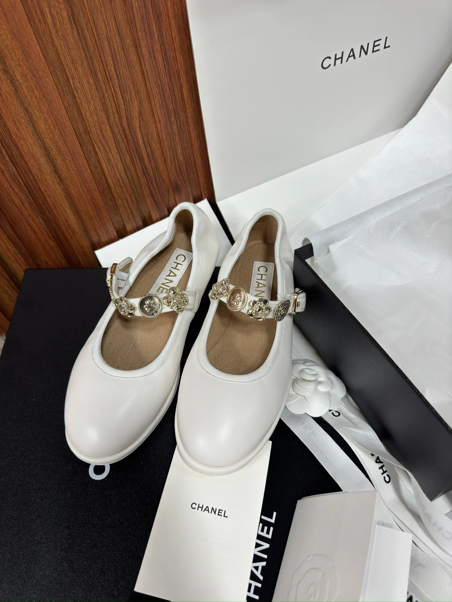 샤넬 메티에다르 골드코인 장식 메리제인 상세 이미지 2