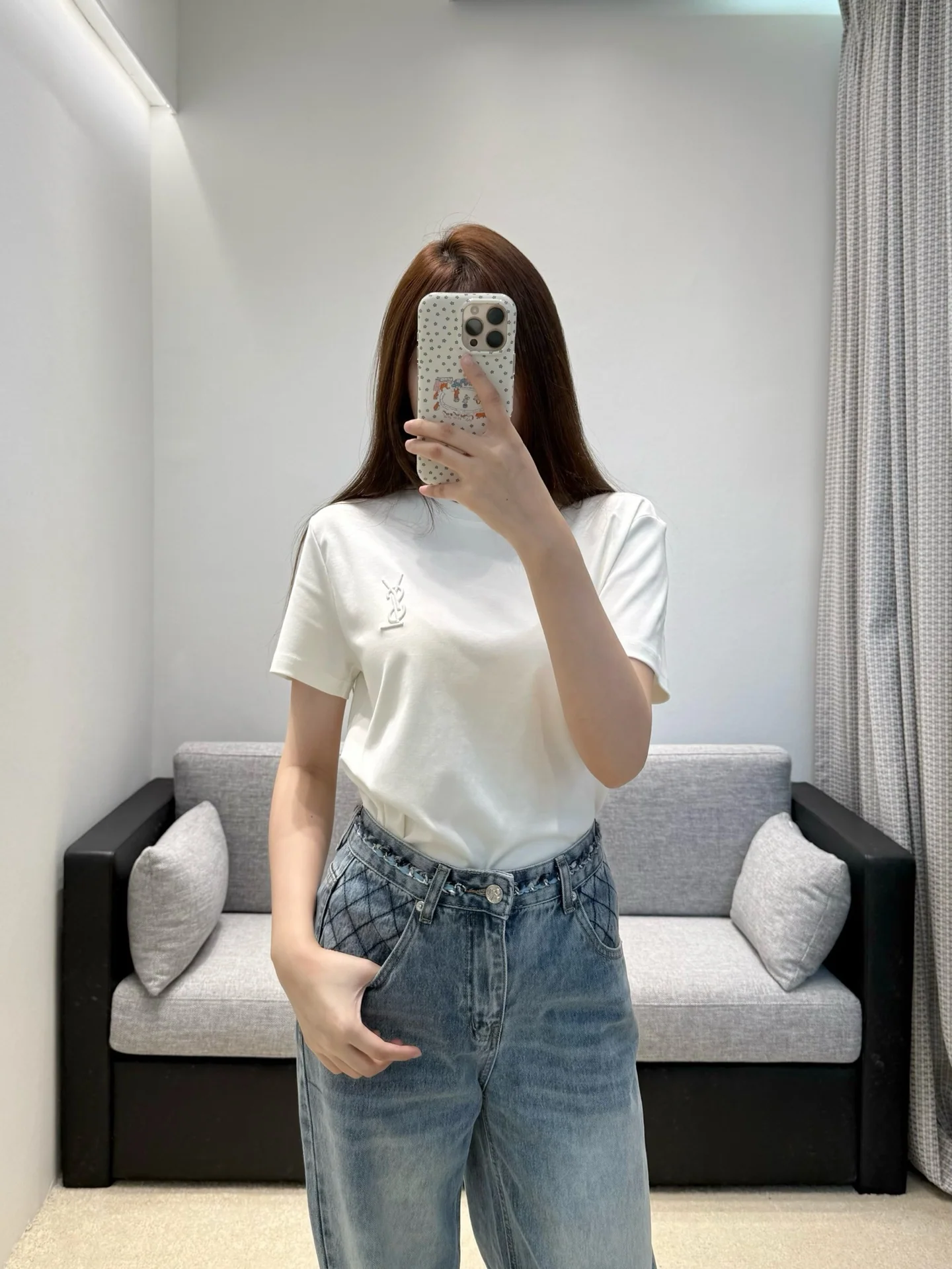 생로랑 자수 로고 여성 반팔 티셔츠 상세 이미지 3
