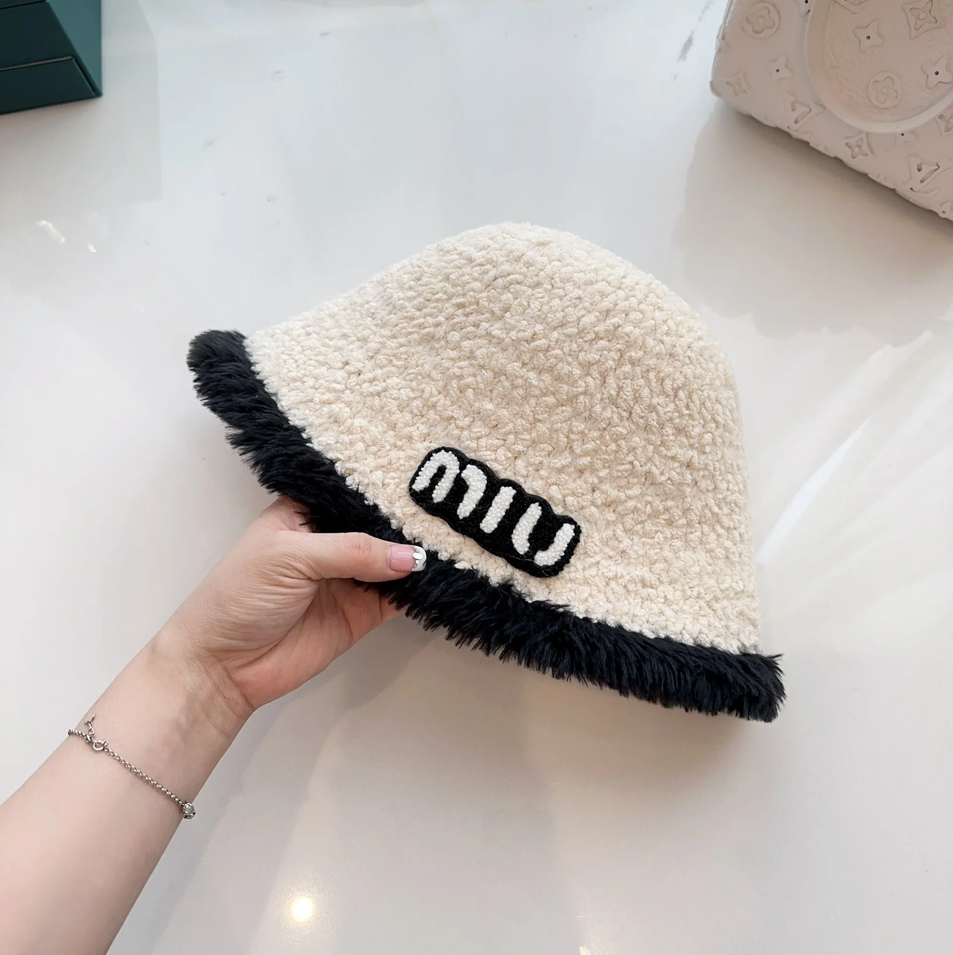 미우미우 모자 81139 Miu Miu Cap 상세 이미지 7