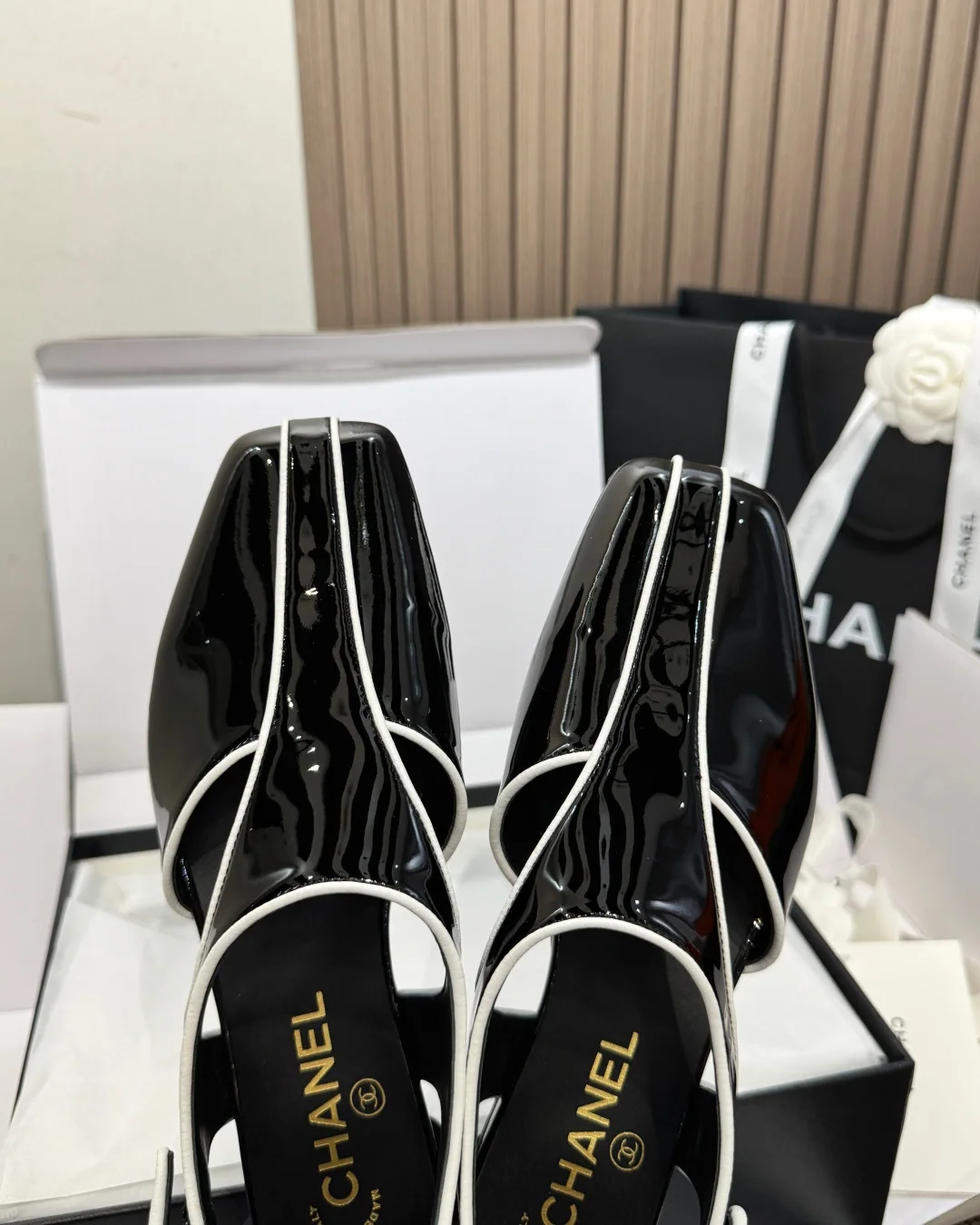 샤넬 크로커다일 엠보싱 레이스 샌들 상세 이미지 7
