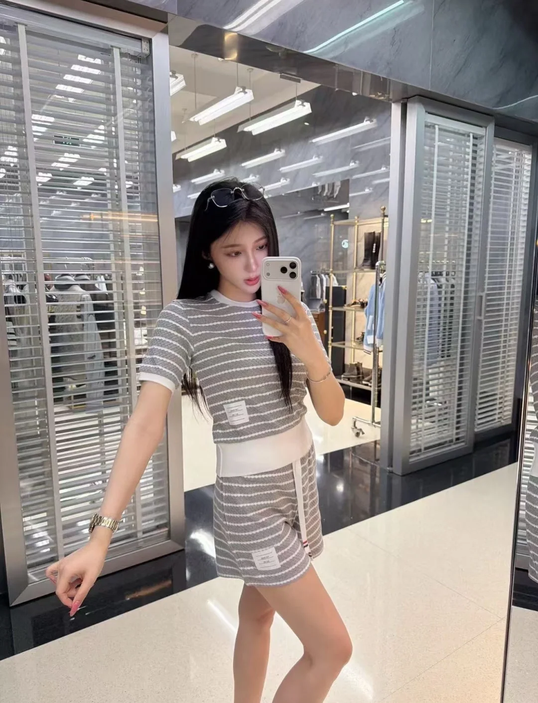 톰브라운 컬러블록 스트라이프 니트 탑 반바지 세트 상세 이미지 2