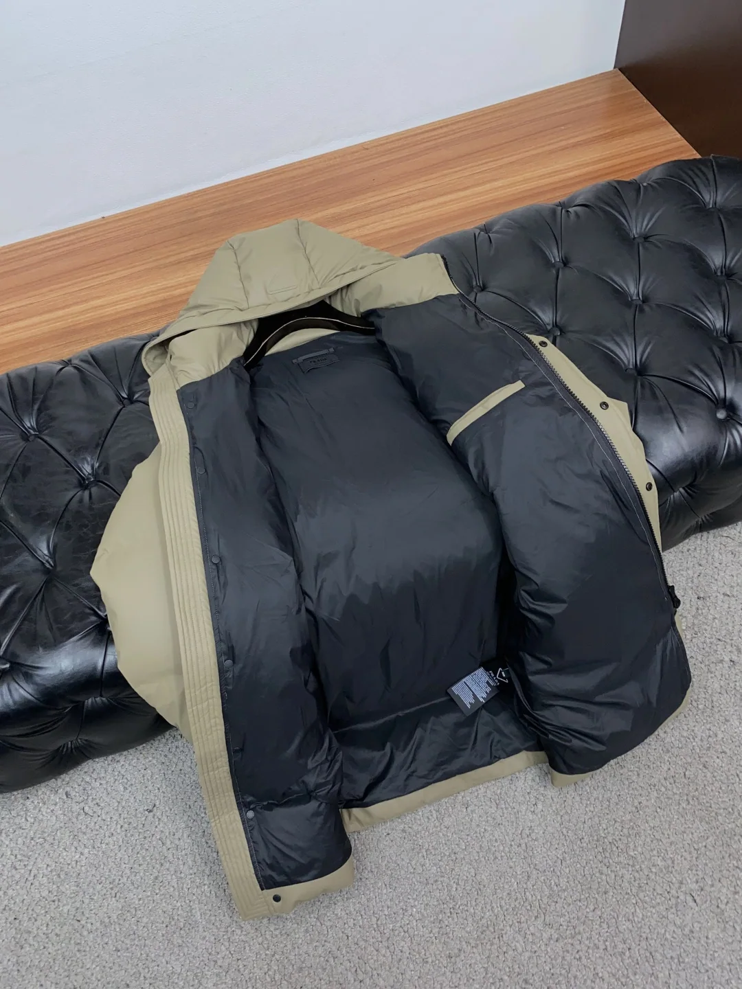 프라다 남성 다운 패딩 재킷 상세 이미지 6