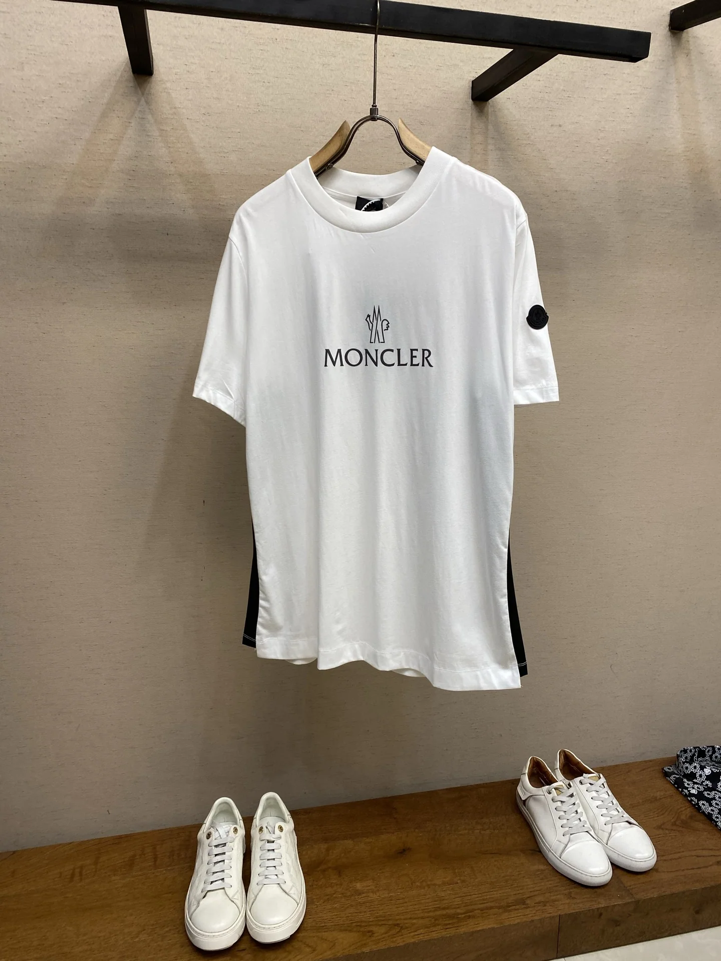 몽클레어 프린트 크루넥 반팔 티셔츠 상세 이미지 1