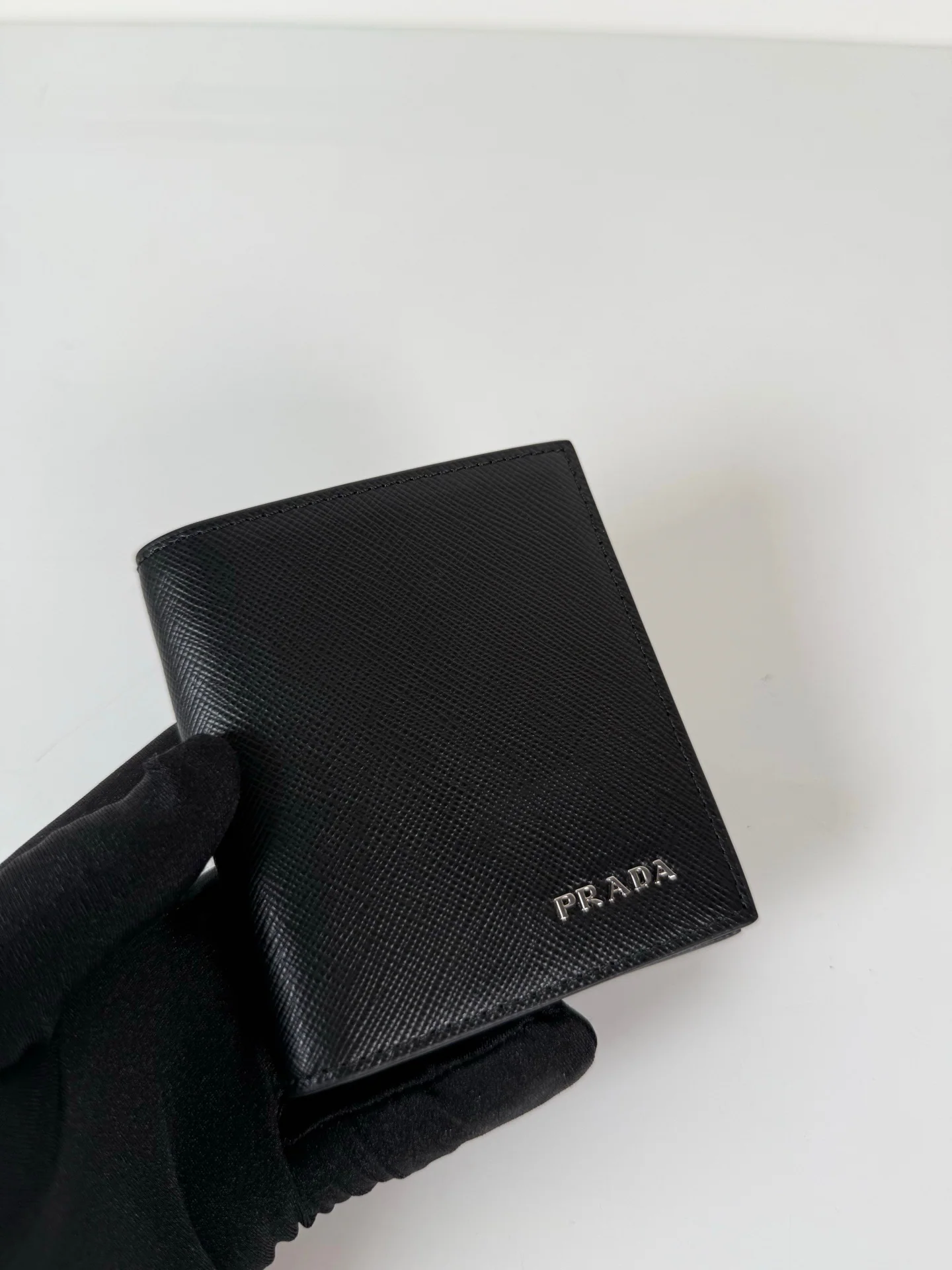 프라다 픽스넷 유니섹스 숏 지갑 상세 이미지 4