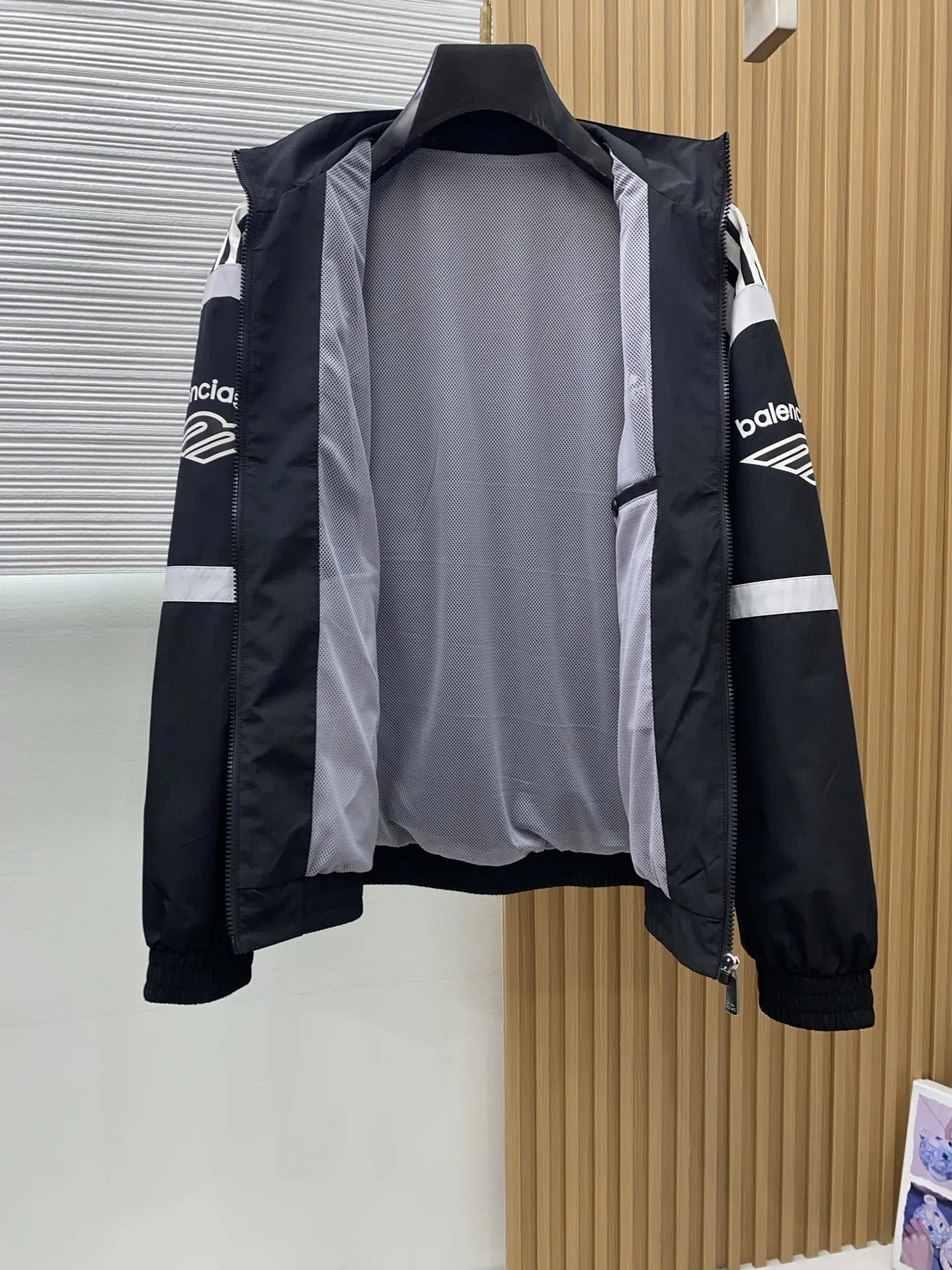 발렌시아가 스탠드카라 슬림핏 남성 자켓 상세 이미지 8