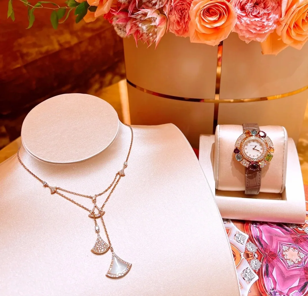 불가리 디바 시리즈 5 장 부채꼴 18 K 골드 목걸이 상세 이미지 5