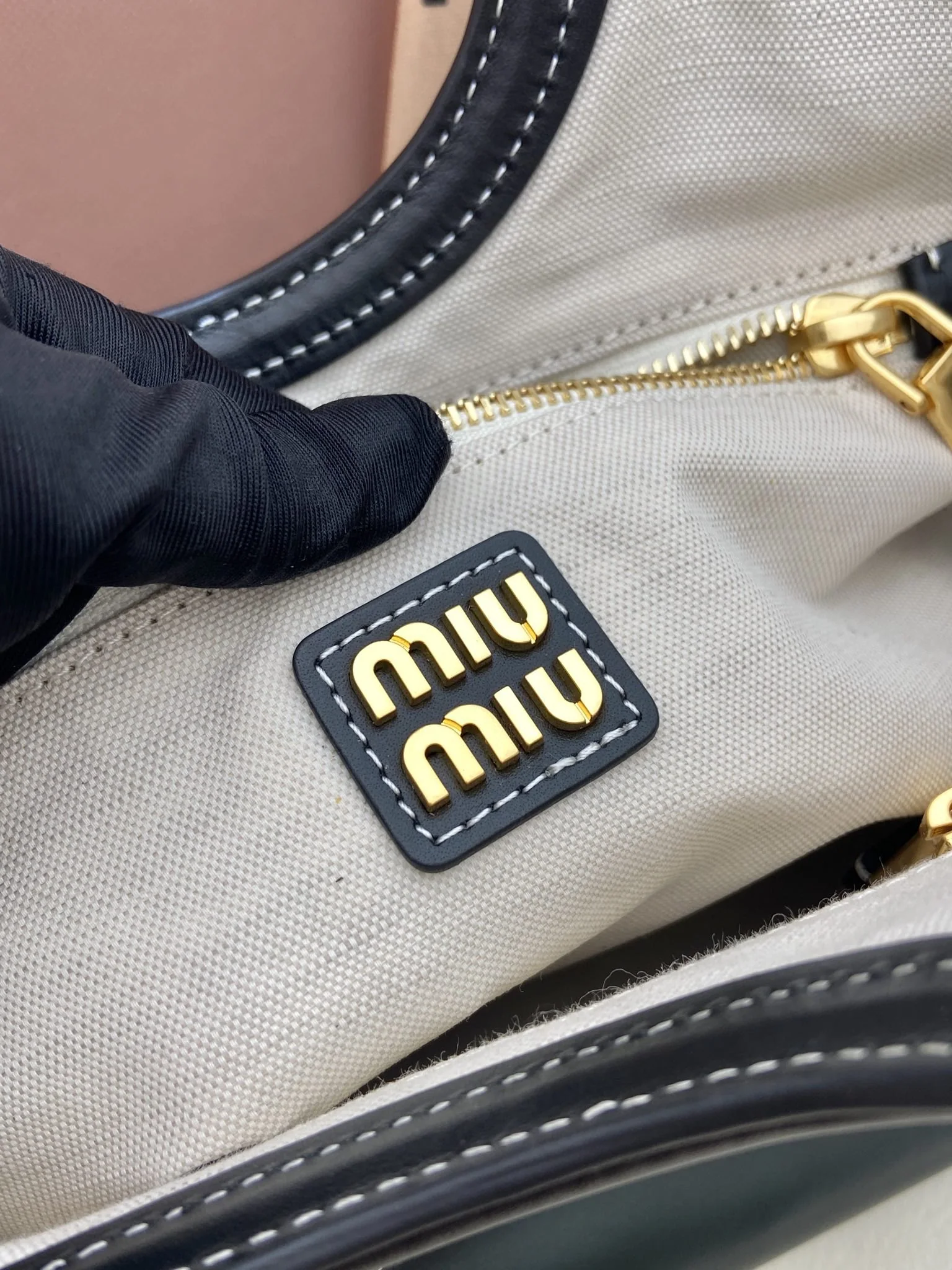 미우미우 IVY 모노그램 가죽 토트백 5BA288 상세 이미지 9