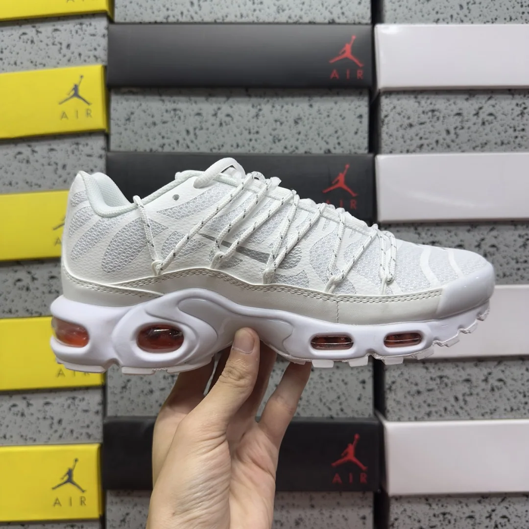 나이키 [BD] 에어 맥스 플러스 유틸리티 FJ4232-100 201900 Nike Air Max Plus Utility Safety 상세 이미지 3