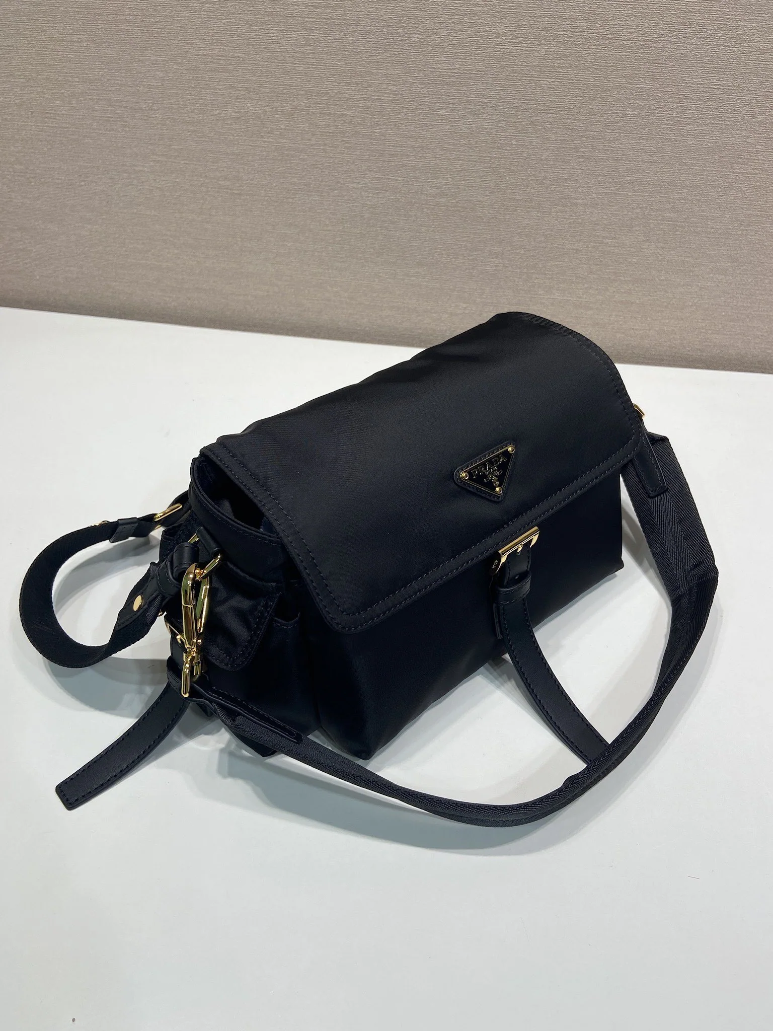 프라다 리사이클 나일론 메신저백 스몰 1BD394 상세 이미지 3