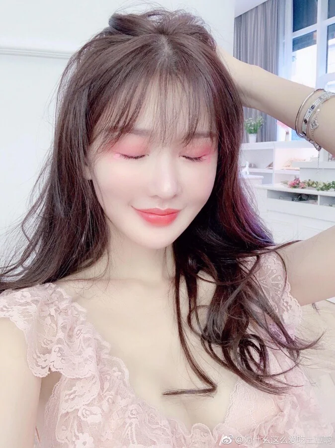까르띠에 블랙 스터드 화이트 골드 팔찌 상세 이미지 3