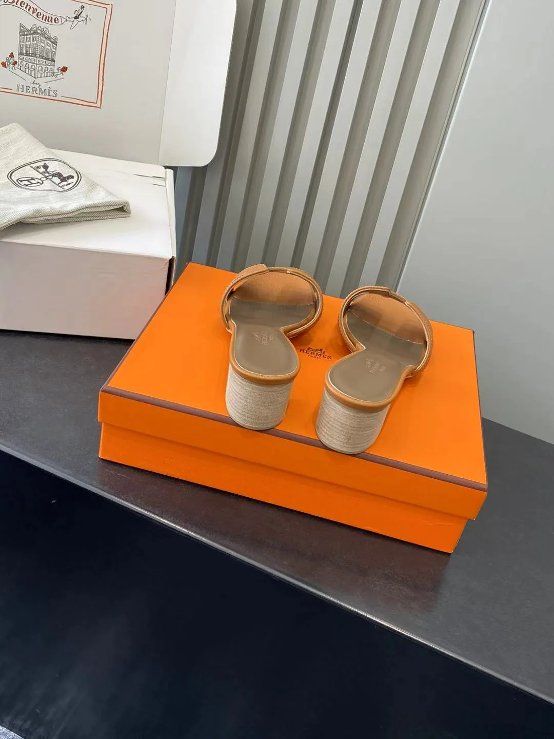 에르메스 H 로고 소가죽 청키 힐 샌들 상세 이미지 8