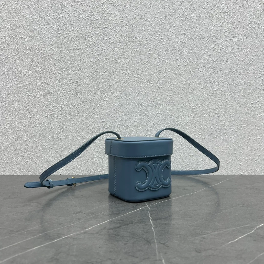 셀린느 BOXTRIOMPHE 버킷백 상세 이미지 2