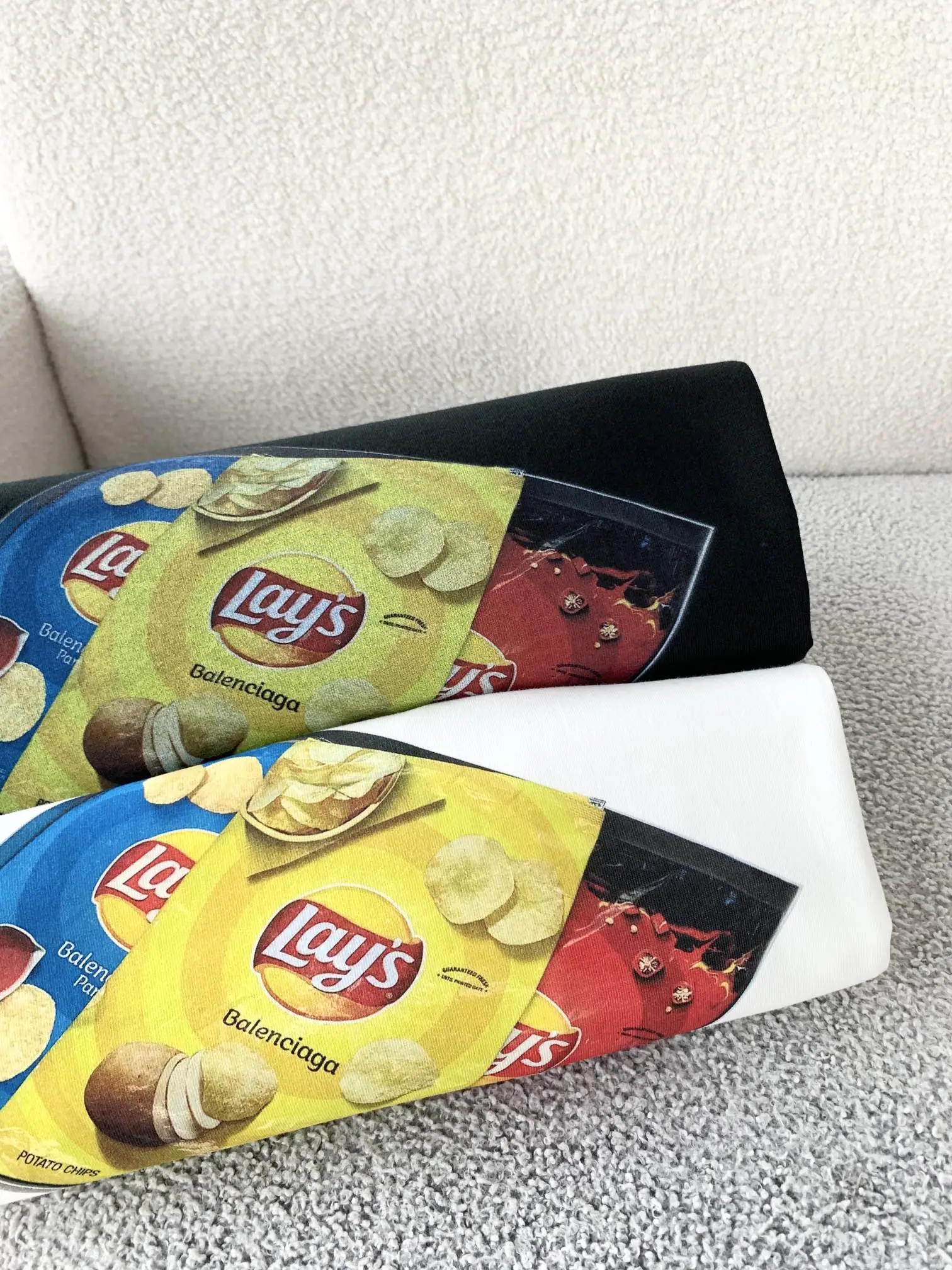 발렌시아가 여성 클래식 로고 반팔 티셔츠 상세 이미지 3