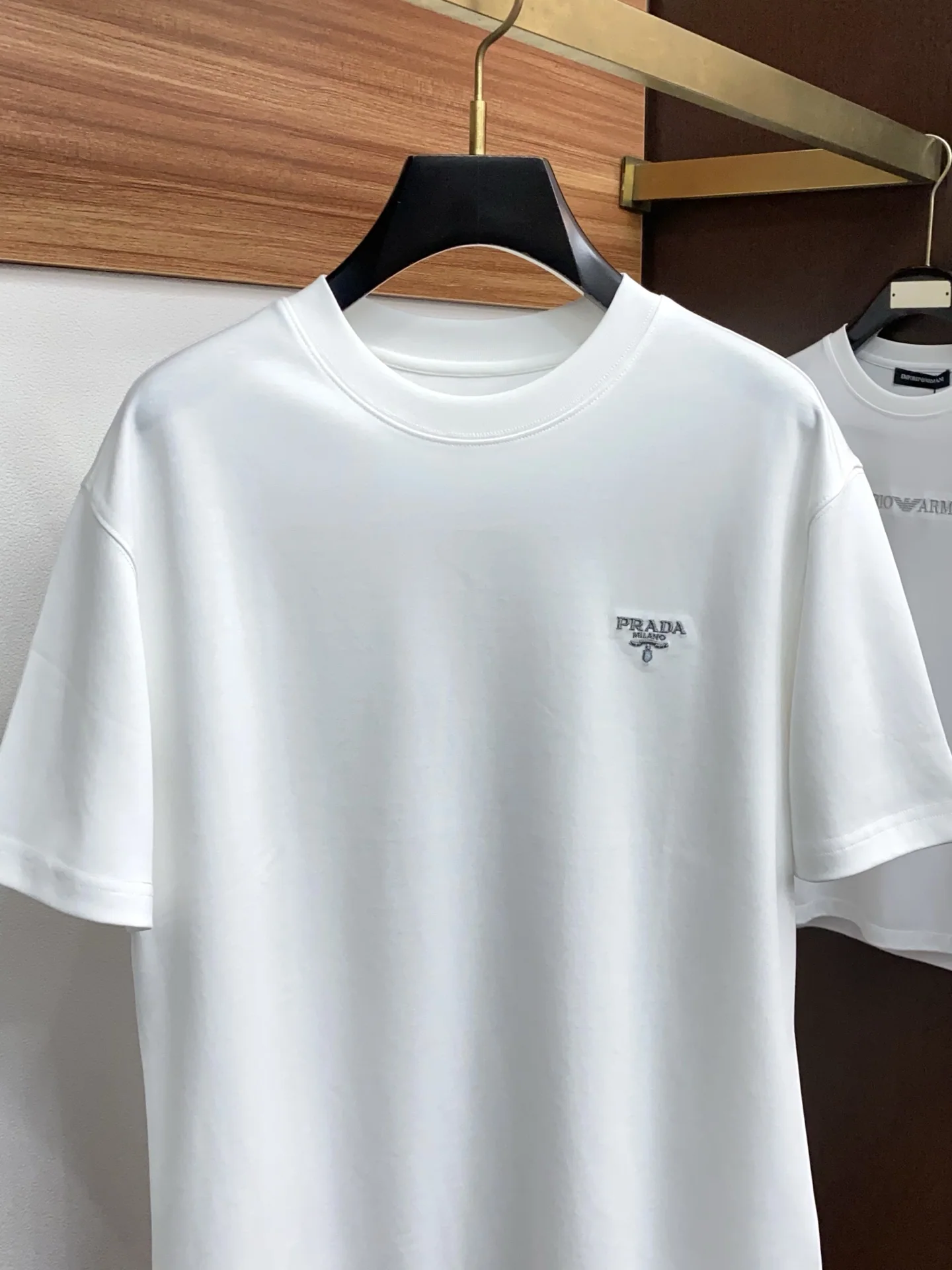 프라다 코튼 남성 반팔 티셔츠 2026 AW 1590 상세 이미지 2