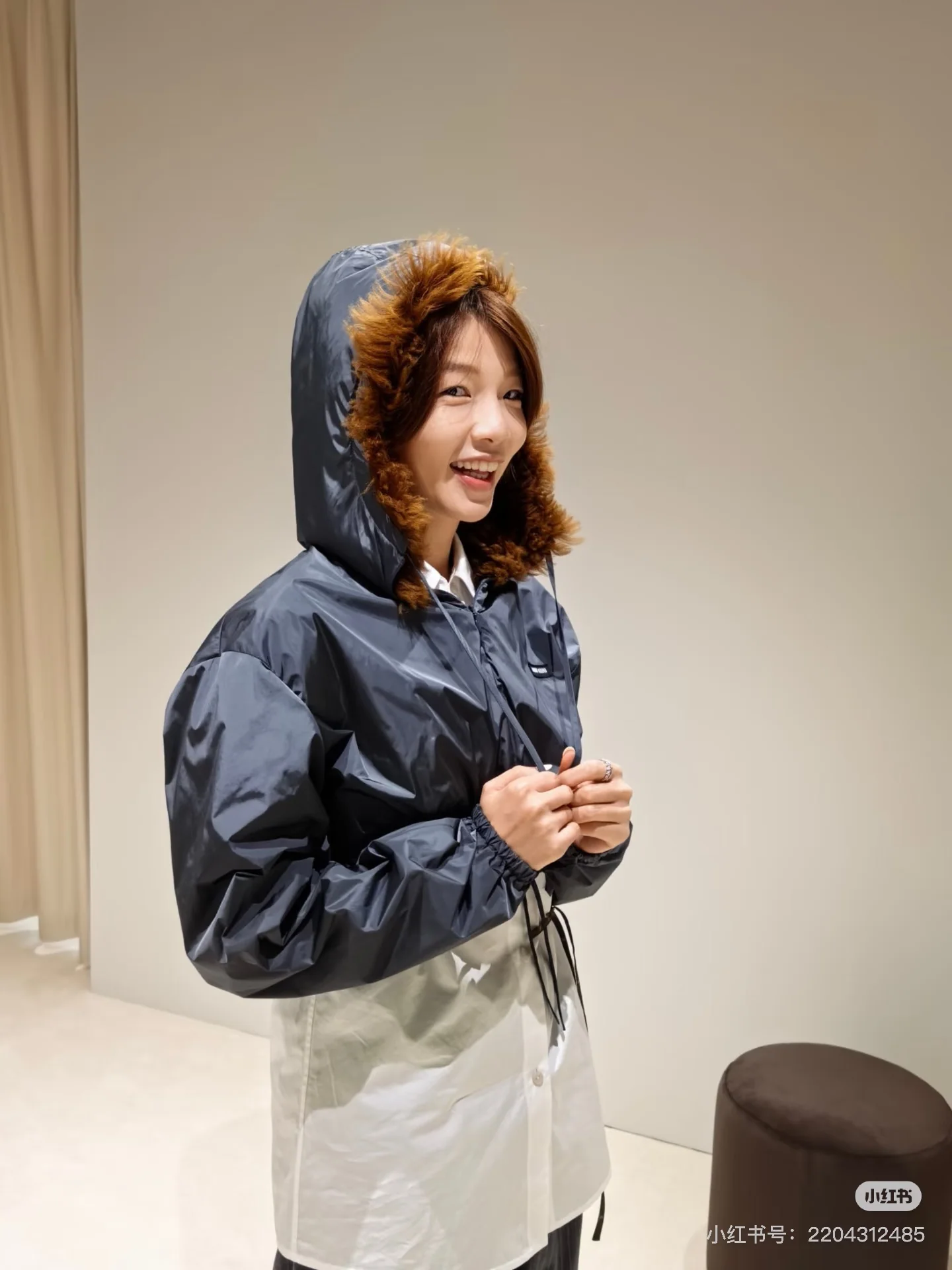 미우미우 드로스트링 숏 후드 나일론 자켓 상세 이미지 7
