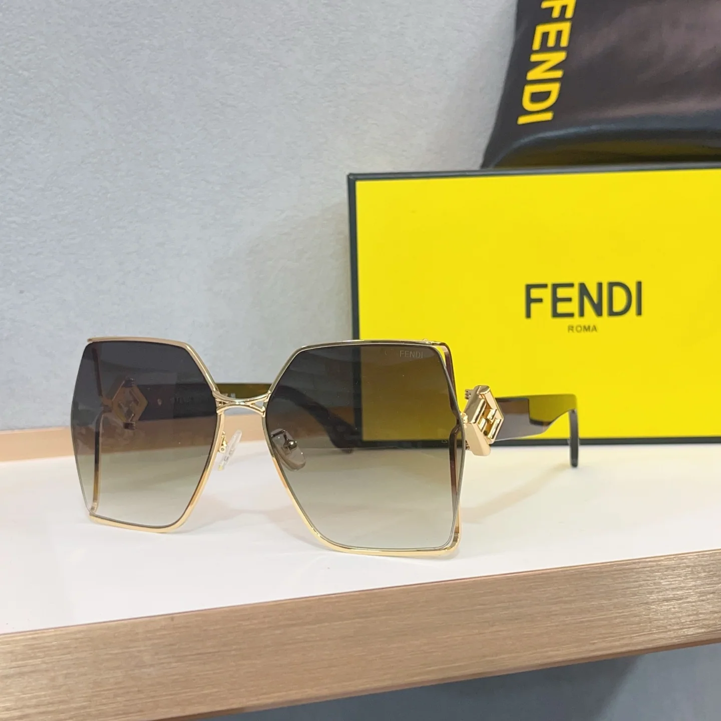펜디 선글라스 74249 Fendi Sunglasses 상세 이미지 5