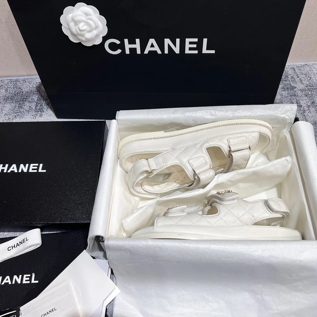 샤넬 클래식 더블 C 벨크로 비치 슈즈 상세 이미지 2
