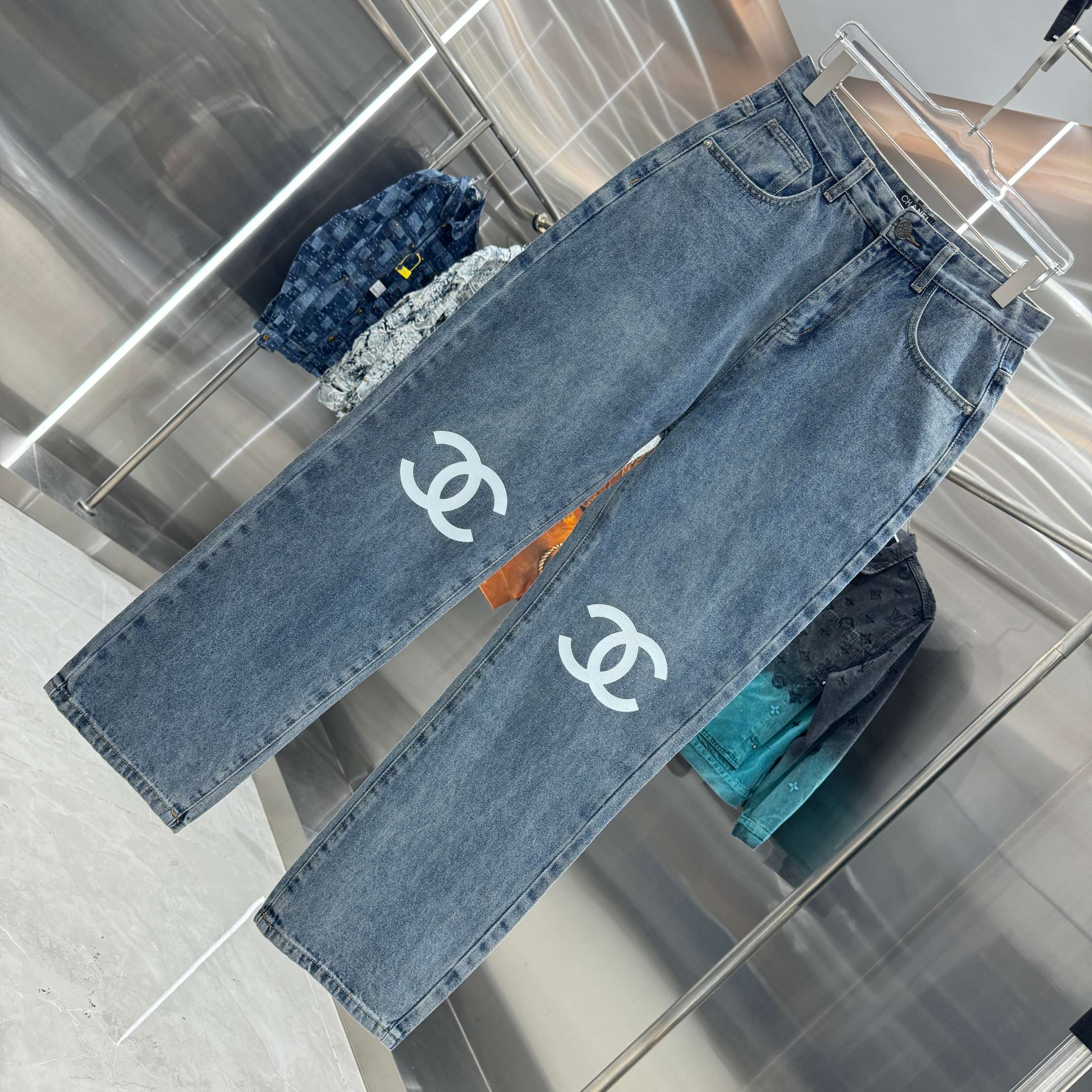 샤넬 로고 프린트 스트레이트 레그 바지 상세 이미지 3