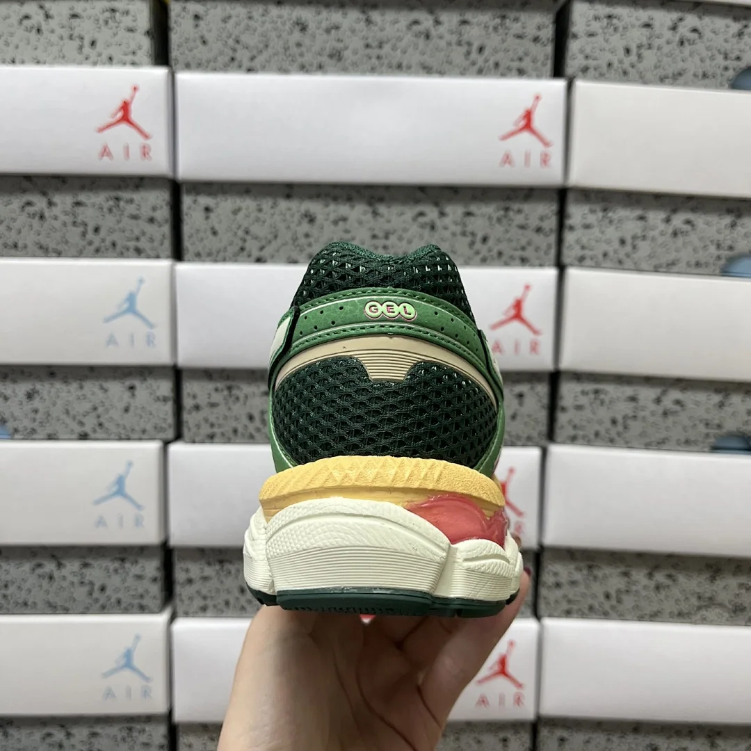 아식스 [TOP] 젤 큐뮬러스 16 1203A763-100 200300 Asics Gel-Cumulus 16 Green Cream Ivory 상세 이미지 4