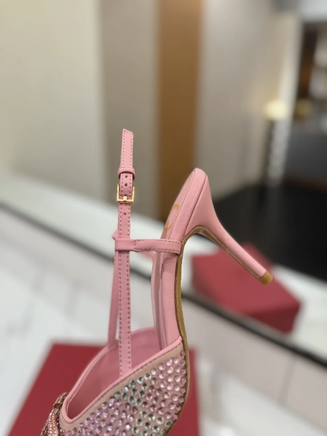 발렌티노 라인스톤 V로고 레이스업 하이힐 샌들 상세 이미지 7