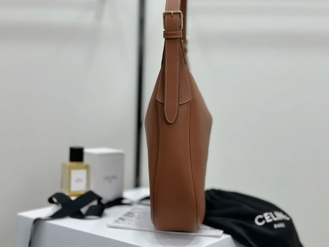 셀린느 브라운 소가죽 숄더백 상세 이미지 3