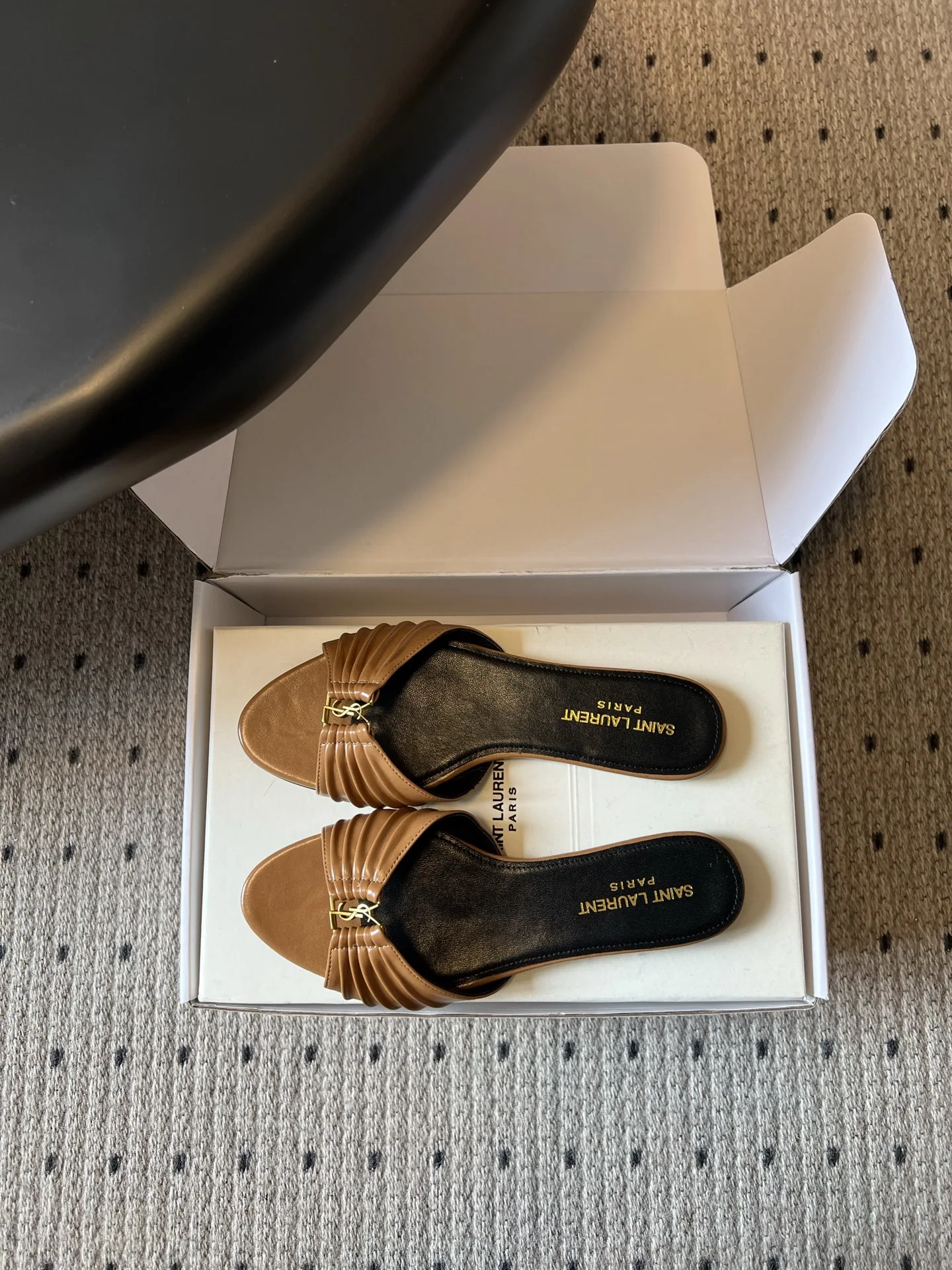 생로랑 플리츠 YSL 버클 플랫 샌들 상세 이미지 6