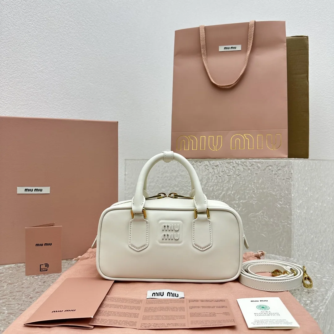 미우미우 스몰 화이트 볼링백 68015