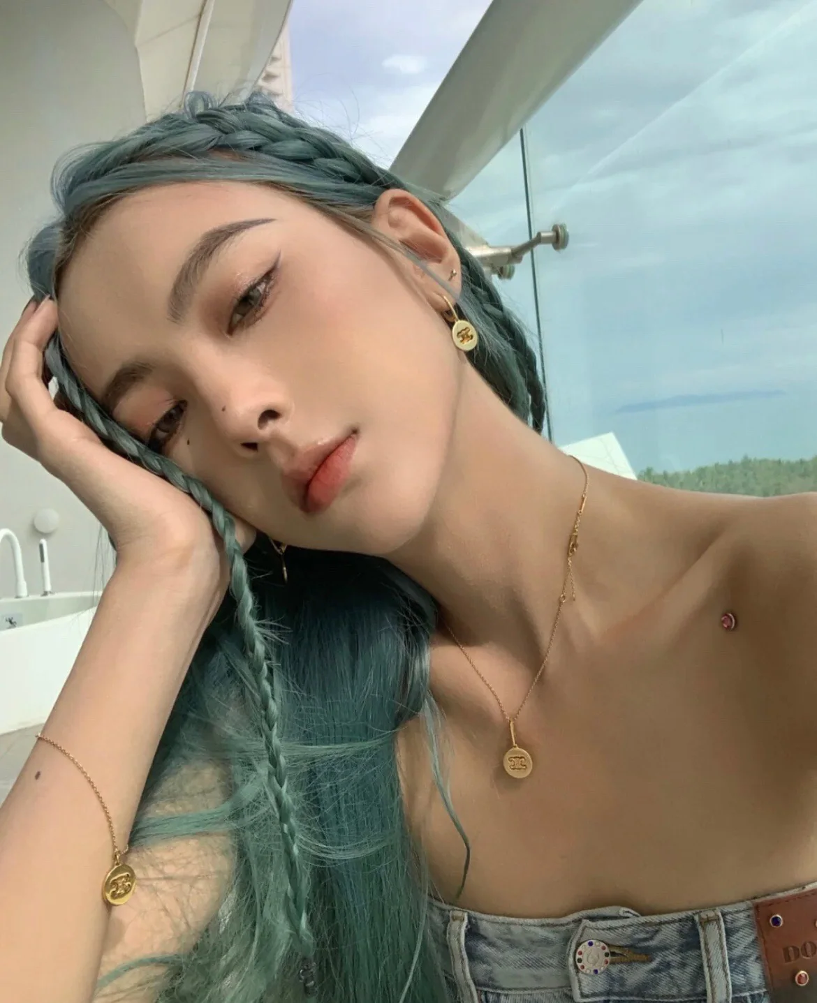 셀린느 원형 개선문 투각 목걸이 상세 이미지 2