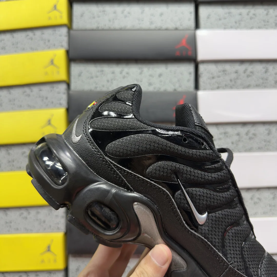 나이키 [BD] 에어 맥스 플러스 DX8971-001 201857 Nike Air Max Plus Mini Swoosh Black Silver 상세 이미지 2