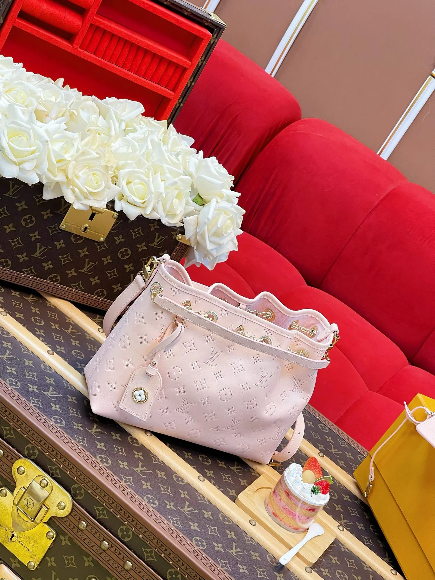 루이비통 핑크 소가죽 모노그램 엠보싱 가방 M11283 상세 이미지 3
