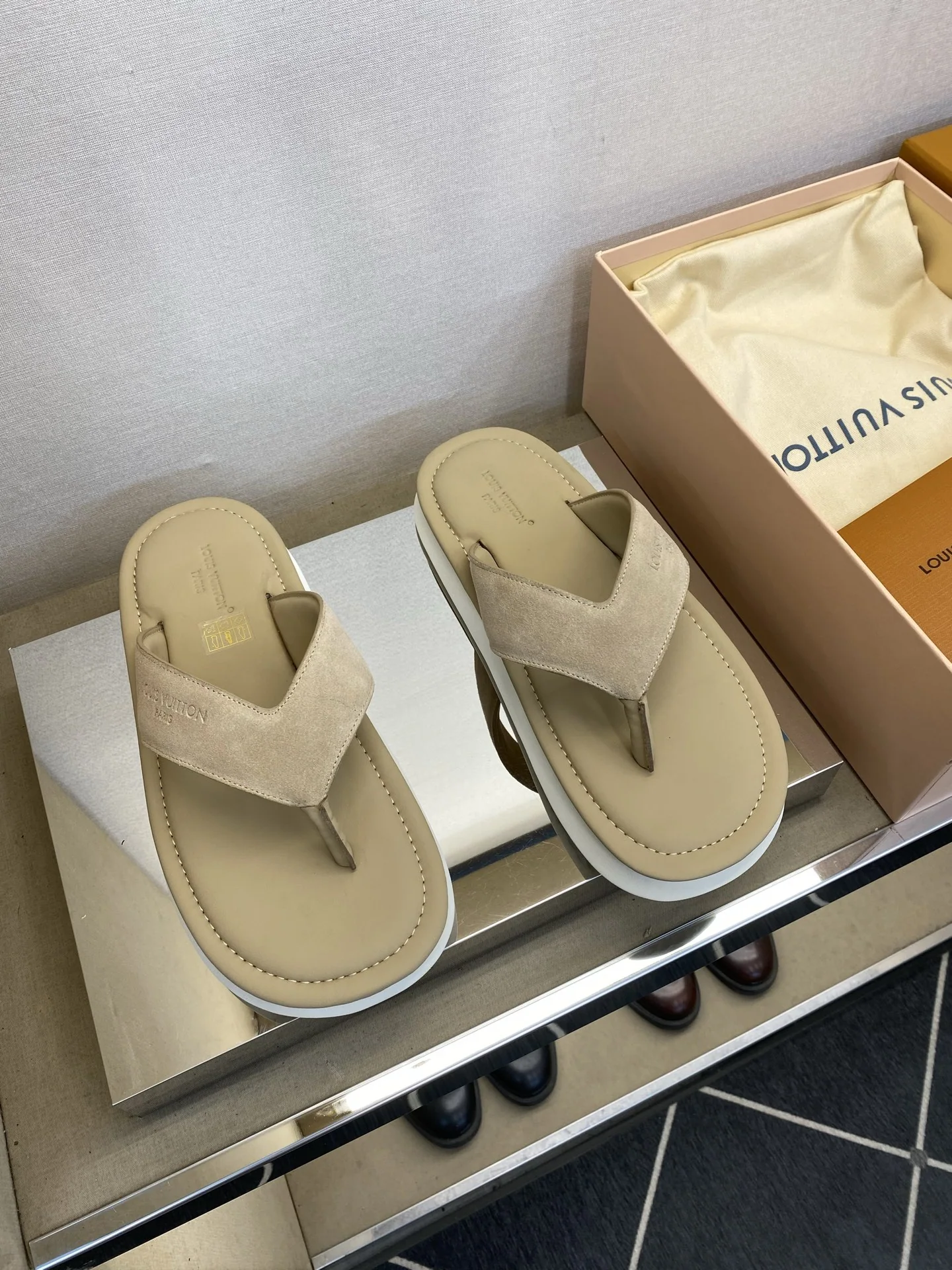 루이비통 송아지가죽 남성 슬리퍼 129592