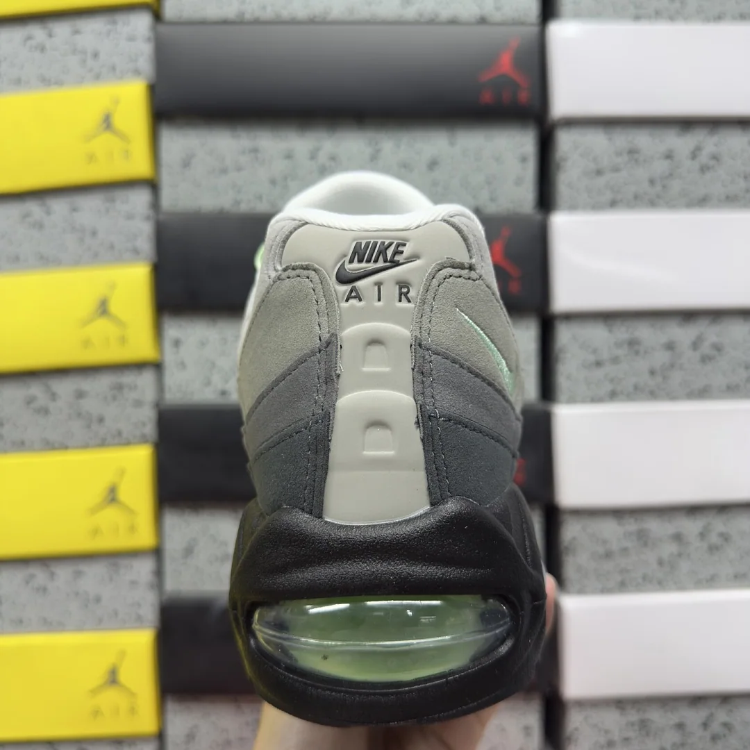 나이키 [KZ2.0] 에어 맥스 95 OG HJ5996-005 201781 Nike Air Max 95 OG Big Bubble Fresh 상세 이미지 5