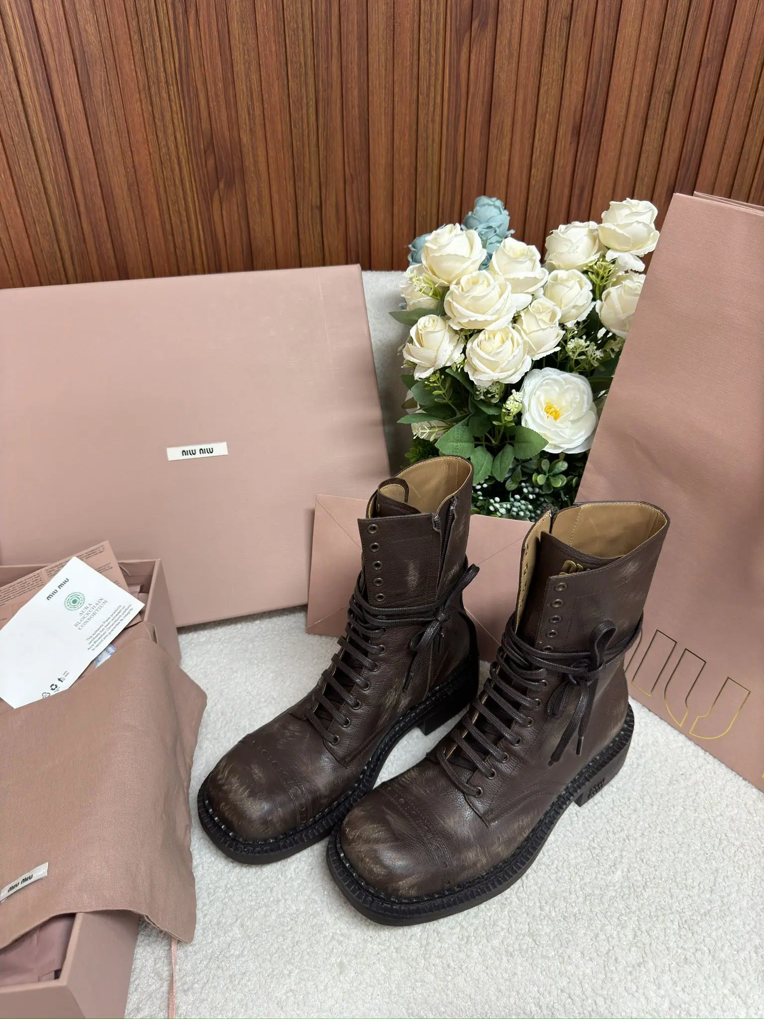 미우미우 레이스업 소가죽 앵클 부츠 상세 이미지 8