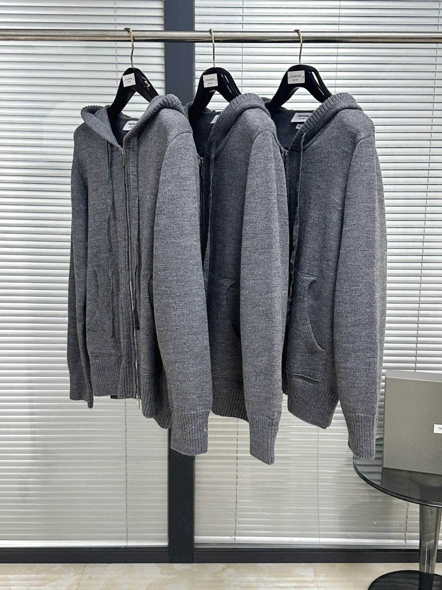 톰브라운 화이트 남성 후드 레플리카 46735 Thom Browne 상세 이미지 4