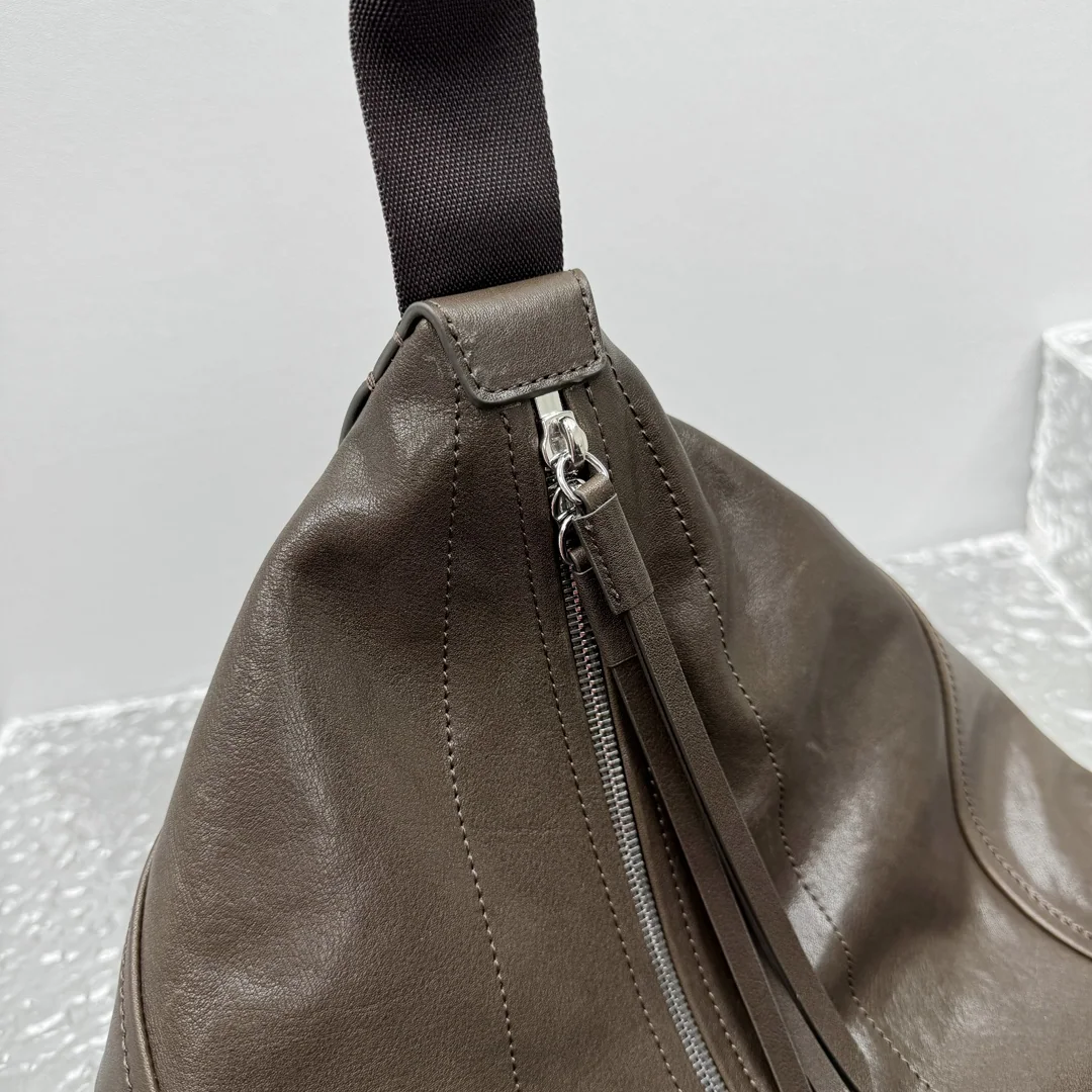 르메르 베를링고 다크브라운 호보 가방 상세 이미지 8