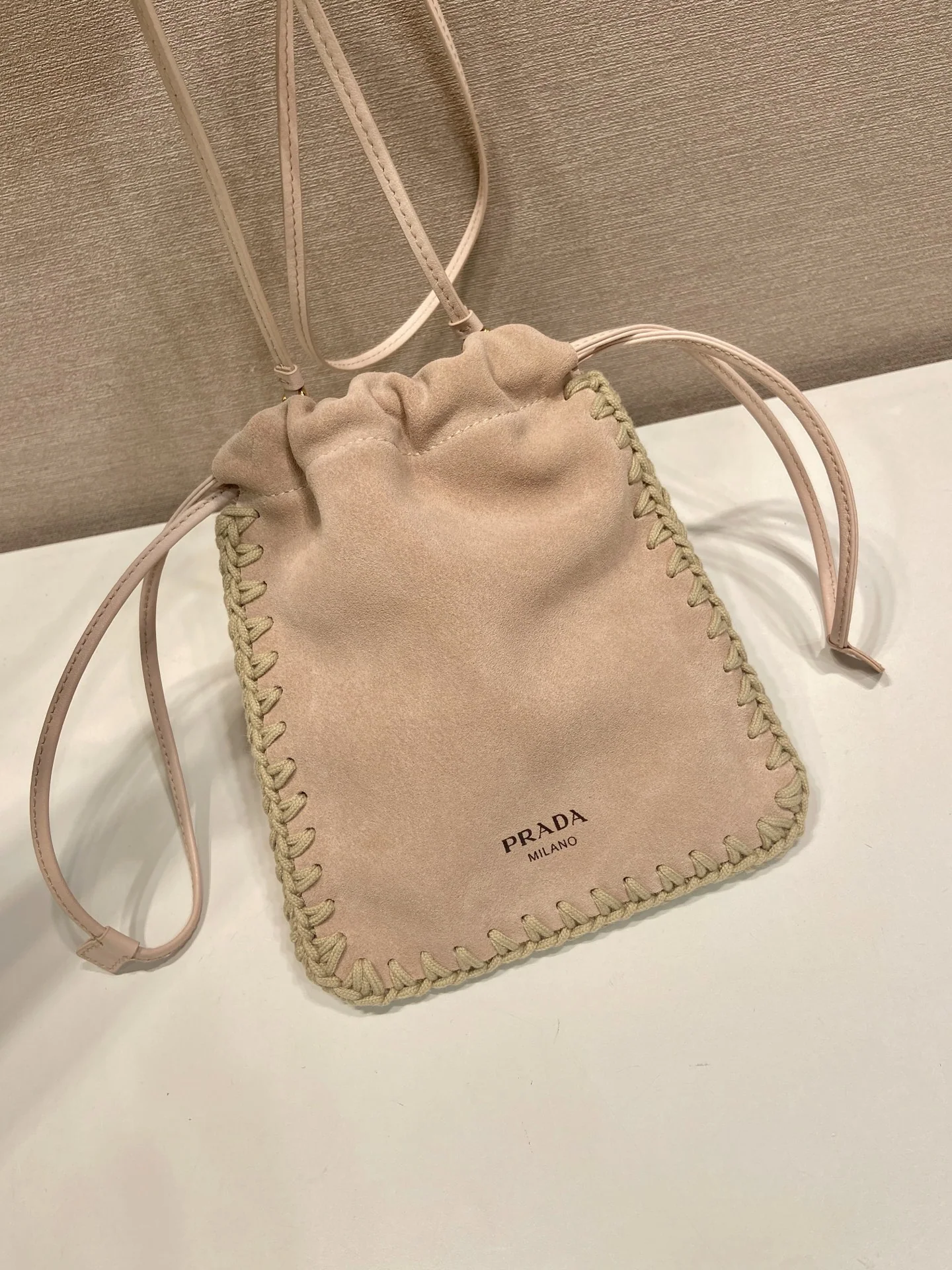 프라다 직조 스웨이드 클러치 가방 1ZT092 상세 이미지 4