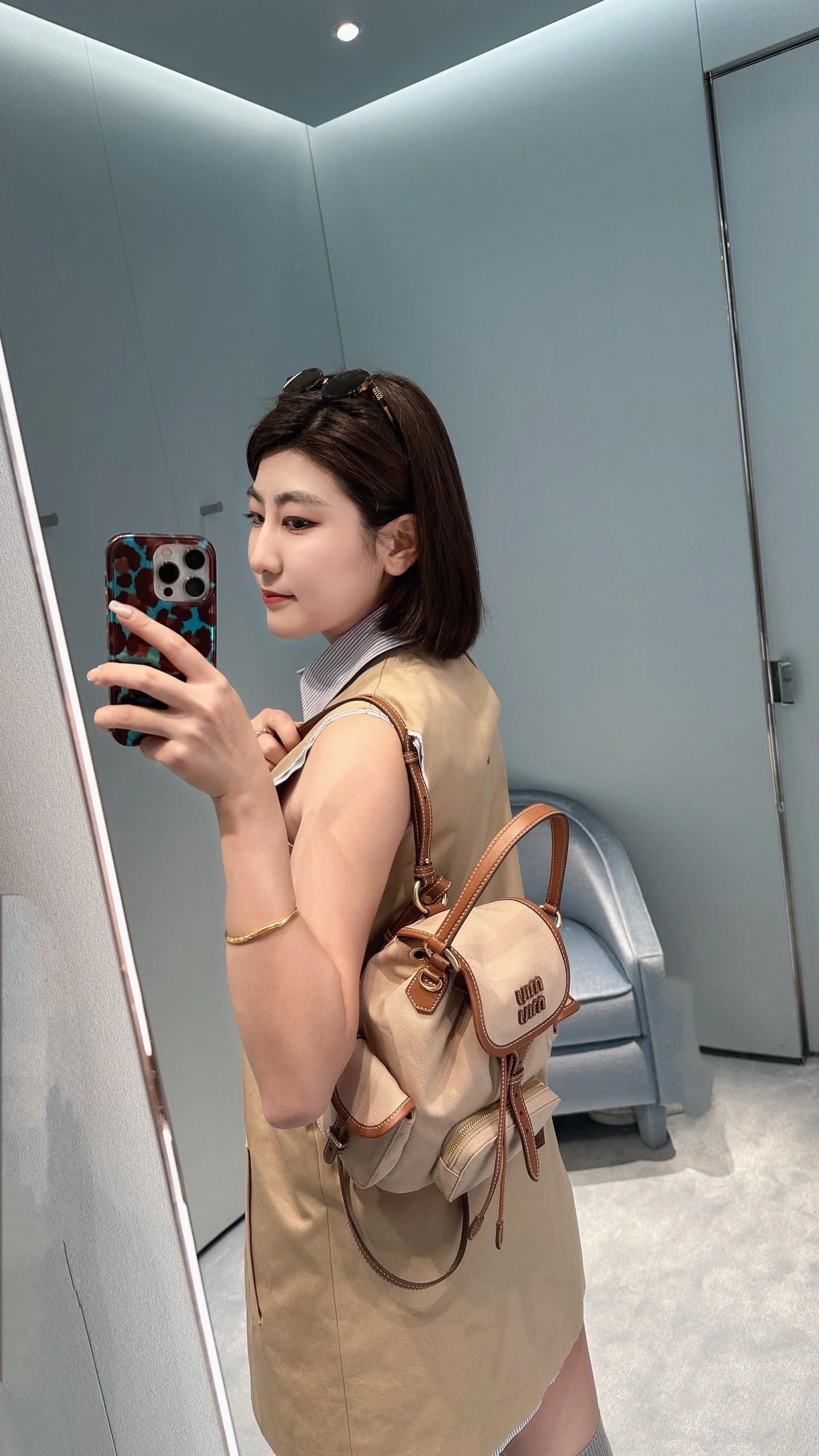 미우미우 자수 로고 스트라이프 반팔 셔츠 원피스 2026 SS 상세 이미지 2